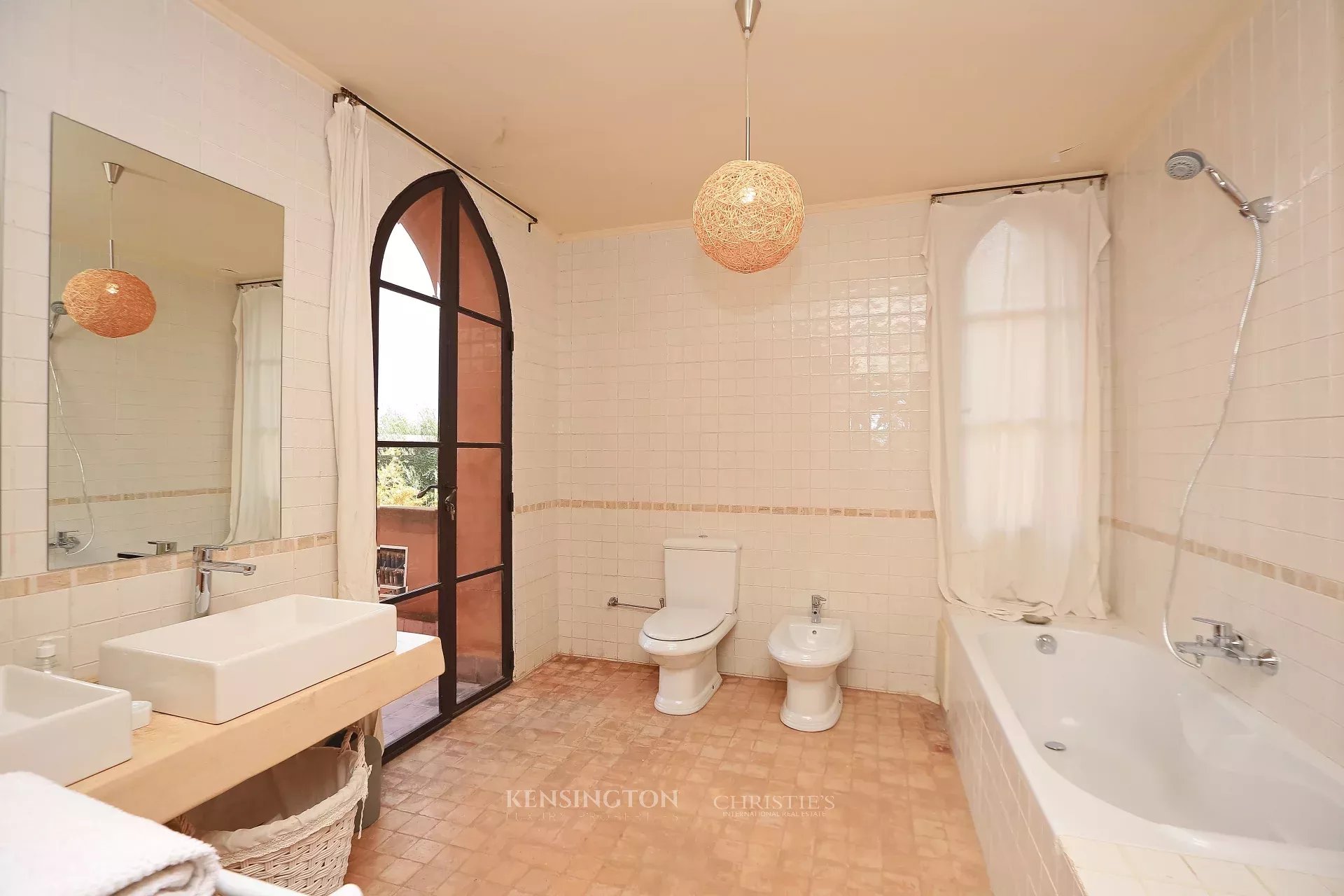 6 Bedroom Villa/Townhouse's Image 25