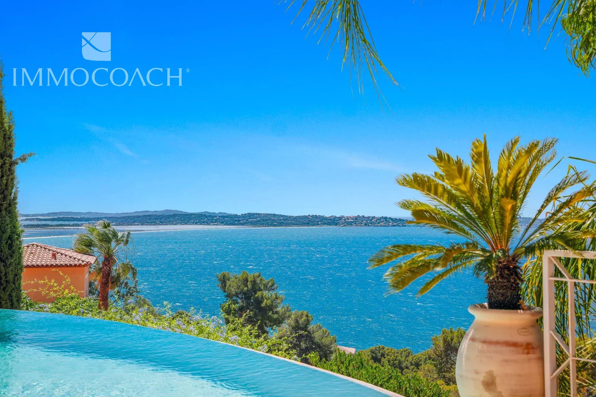 Beautiful Provencal style house with panoramic sea view