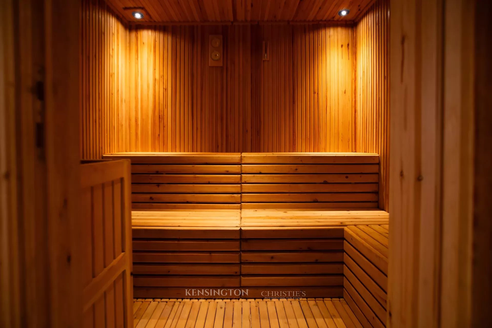 4 Bedroom Villa/Townhouse's Image 16