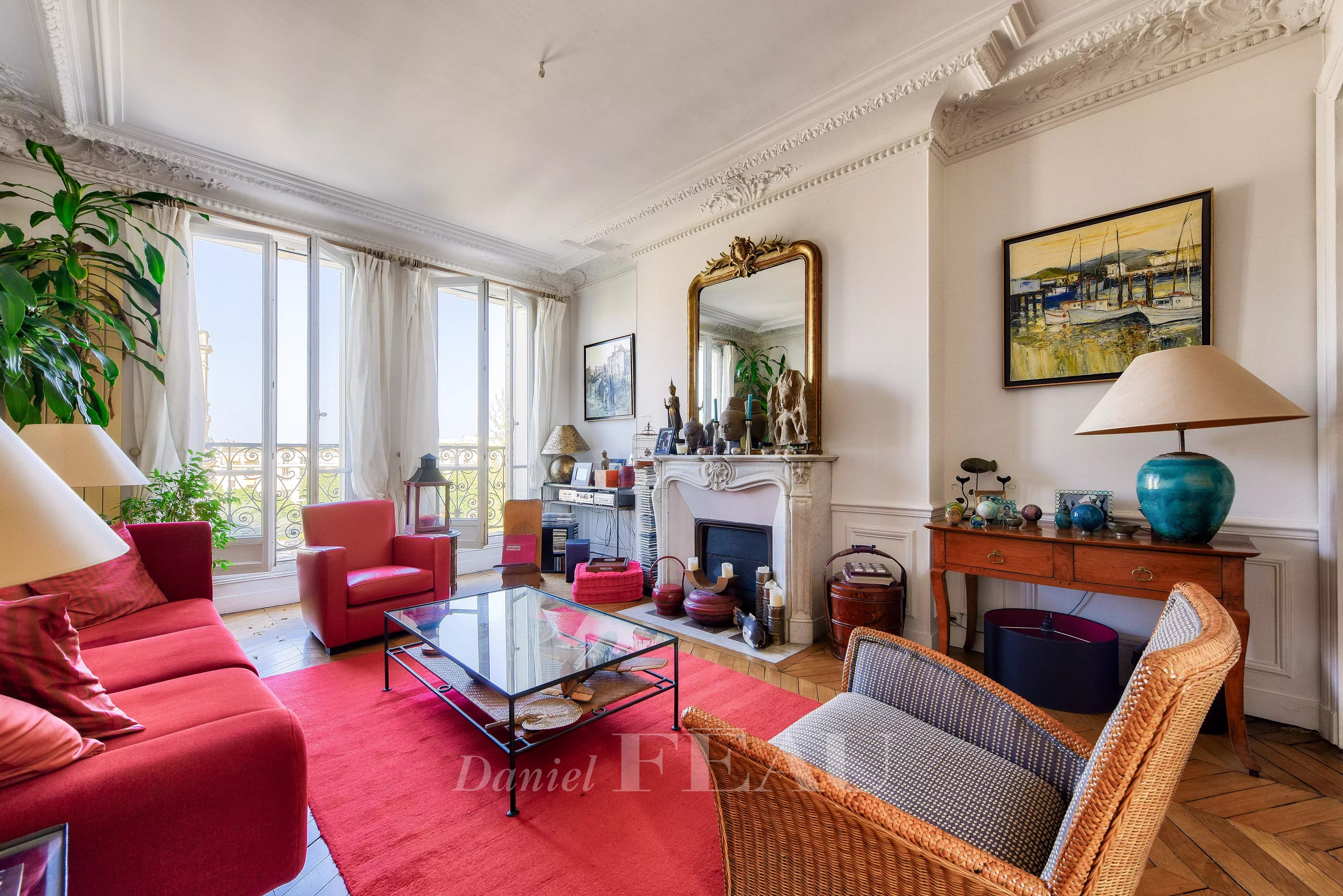 Neuilly-sur-Seine  -  Two apartments which may be united