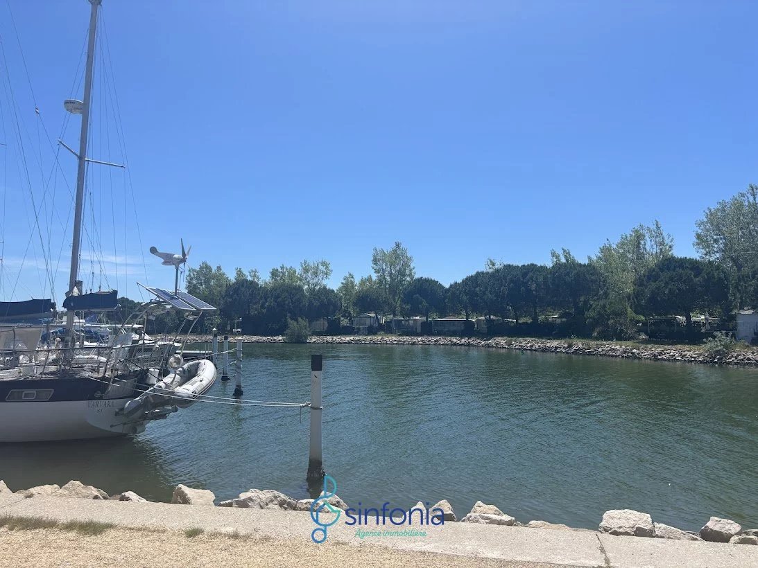 STUDIO À VENDRE avec parking et local vélo  PORT CAMARGUE, PLAGE SUD