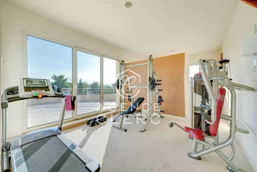 5 Bedroom Villa/Townhouse's Image 5