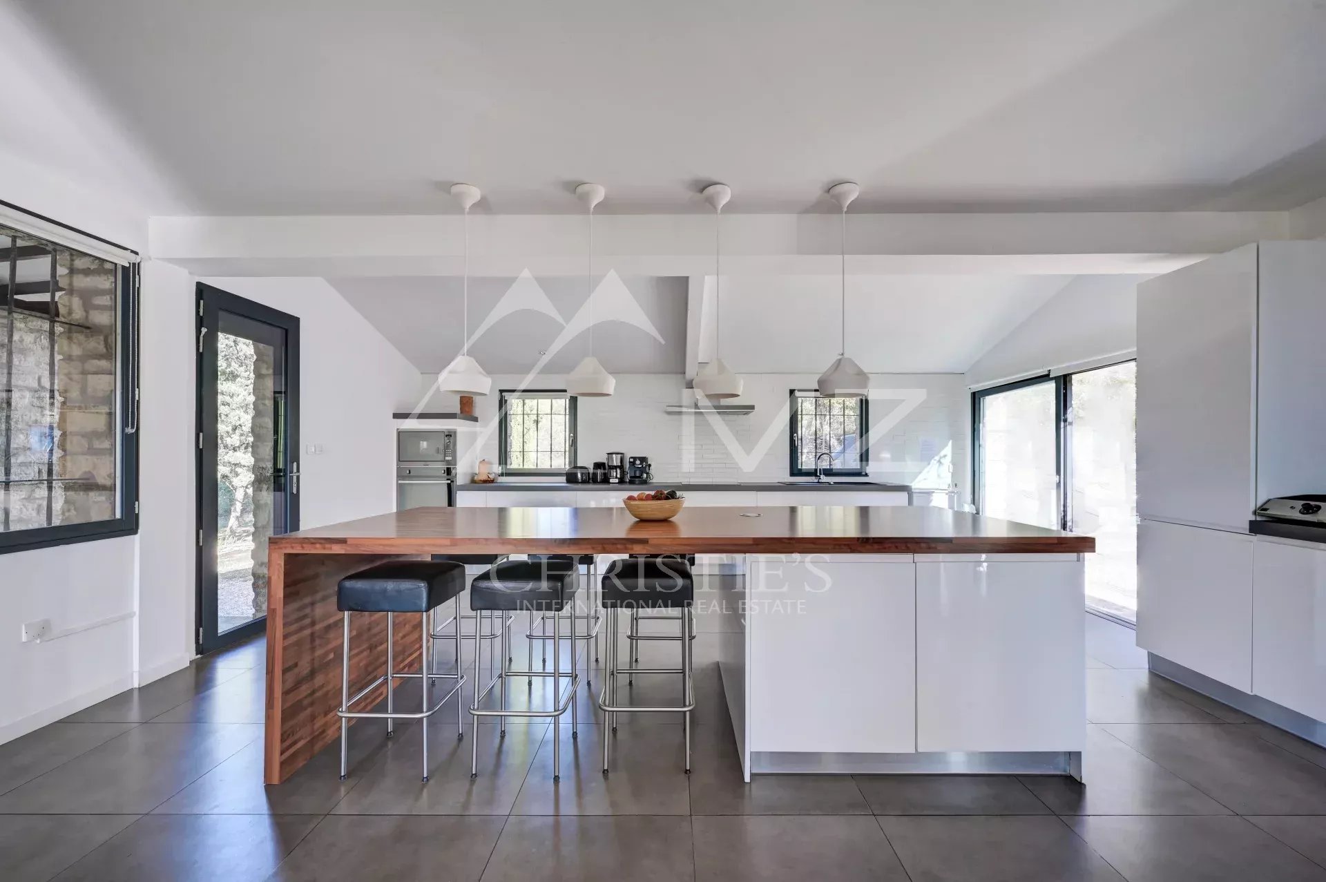 5 Bedroom Villa/Townhouse's Image 3