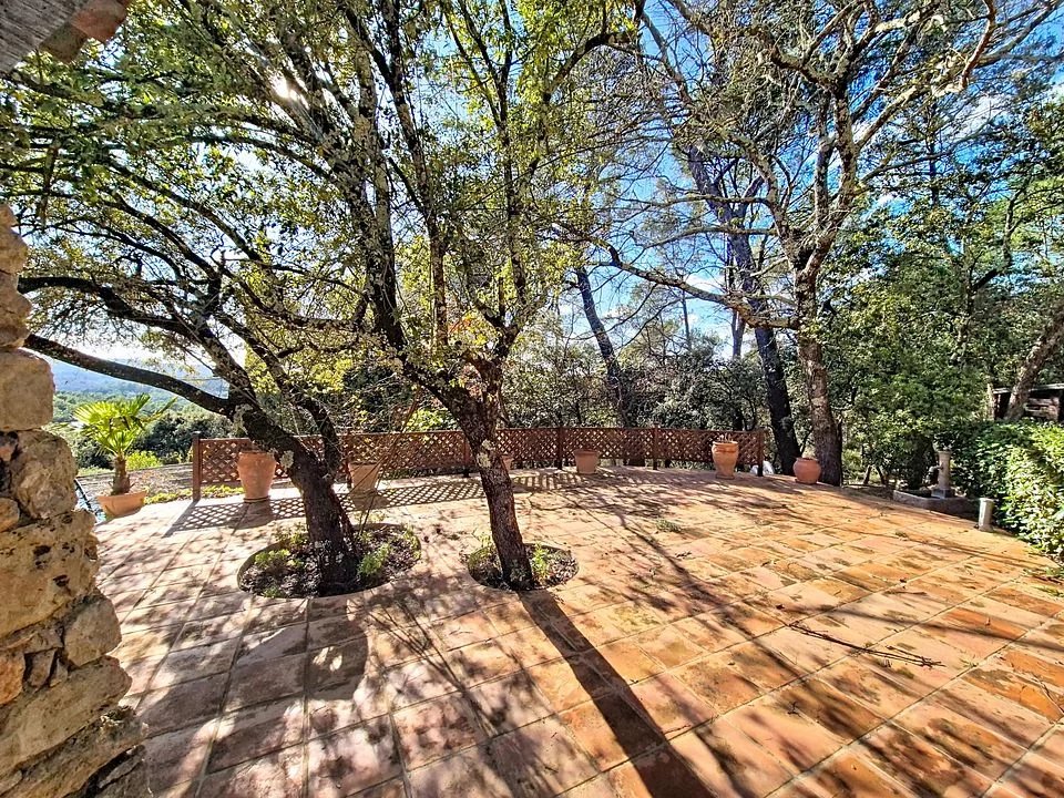 BEAUTIFUL STONE PROPERTY WITH  POOL
