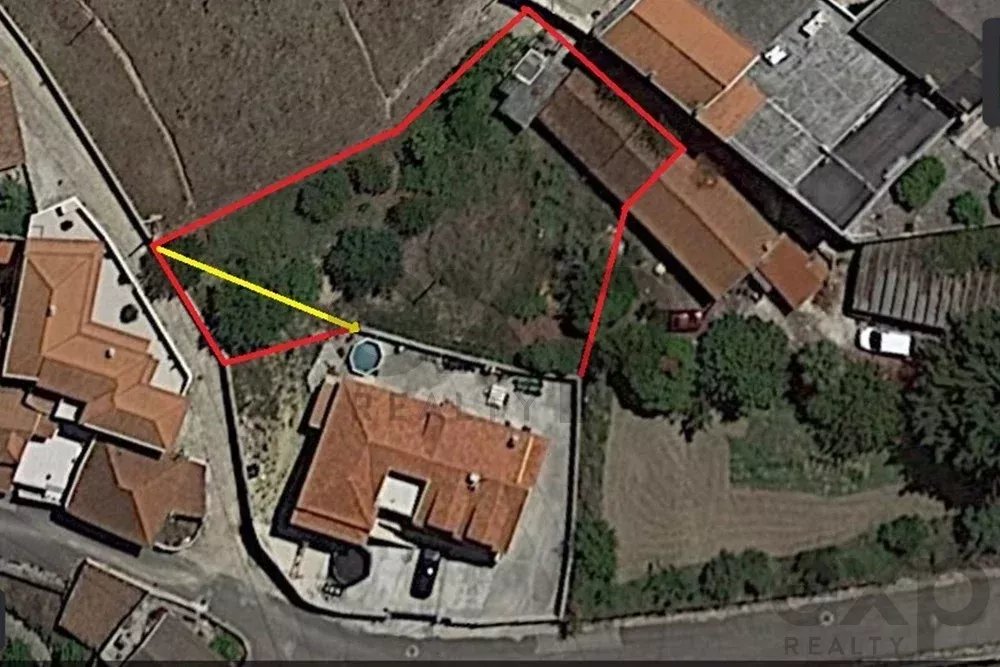 "Terreno Encantador em Lisboa: Investimento Único"