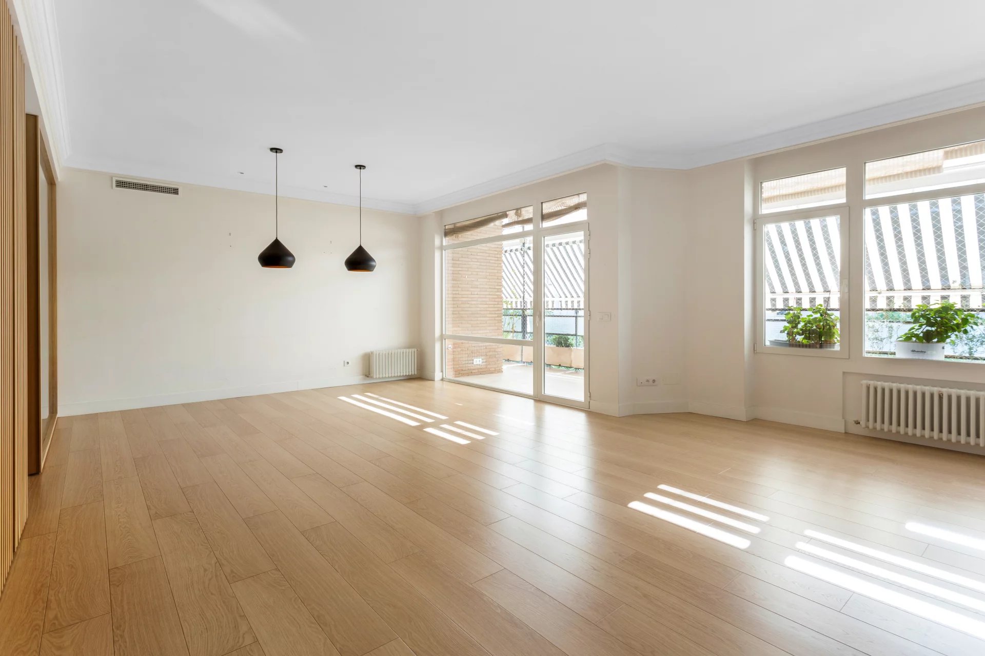 Spacious flat with terrace in Hispanoamerica