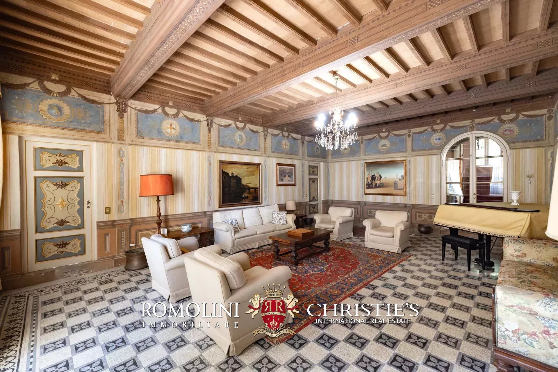 6 Bedroom Villa/Townhouse's Image 39