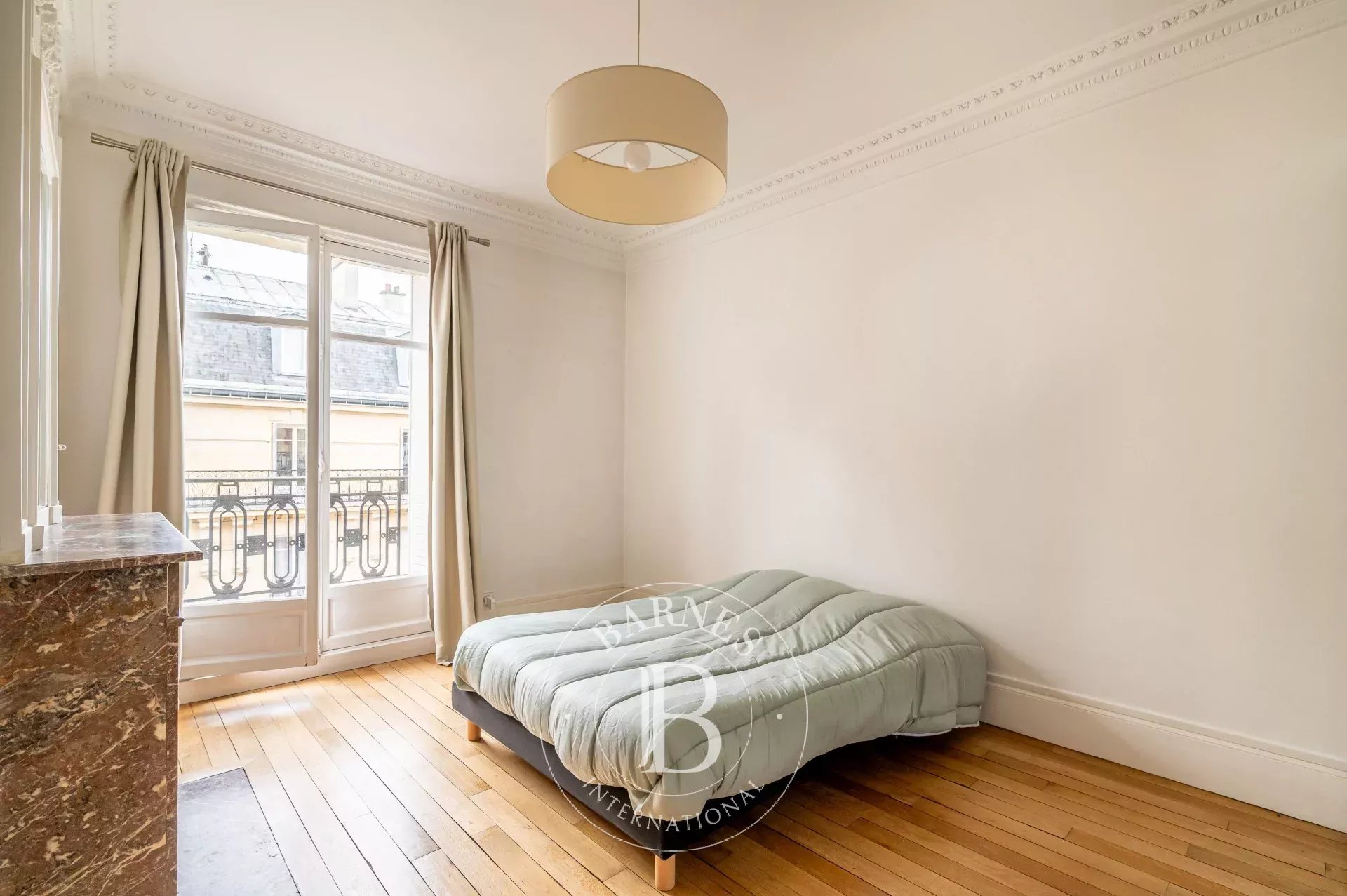 Neuilly - Sainte Foy-Mairie - 3-bed apartment - Balconies - Period features - picture 9