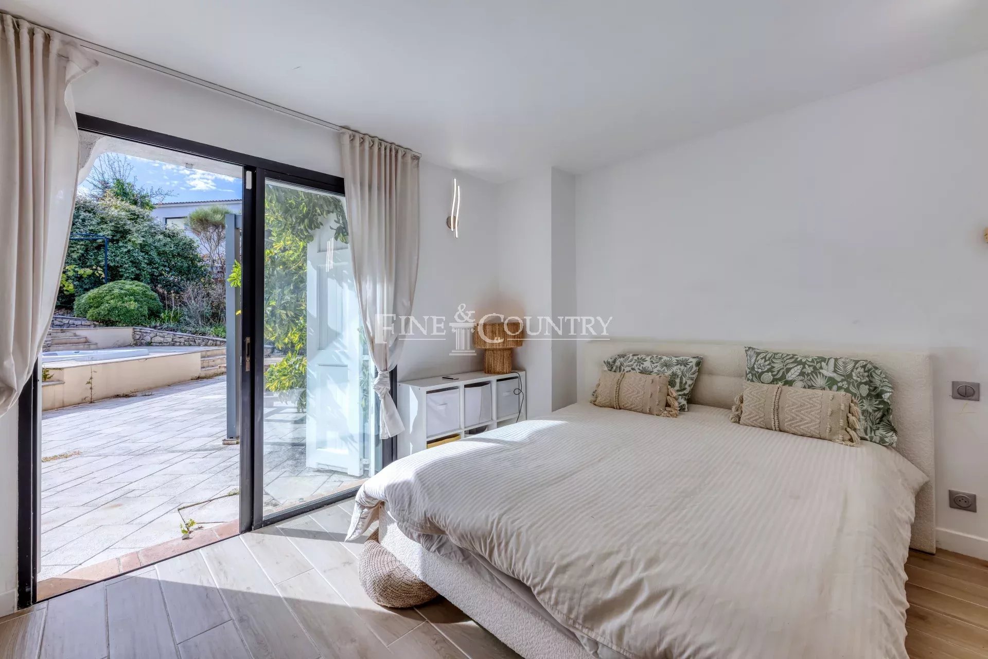 Photo of For sale  Villa in Valbonne - Panoramic view