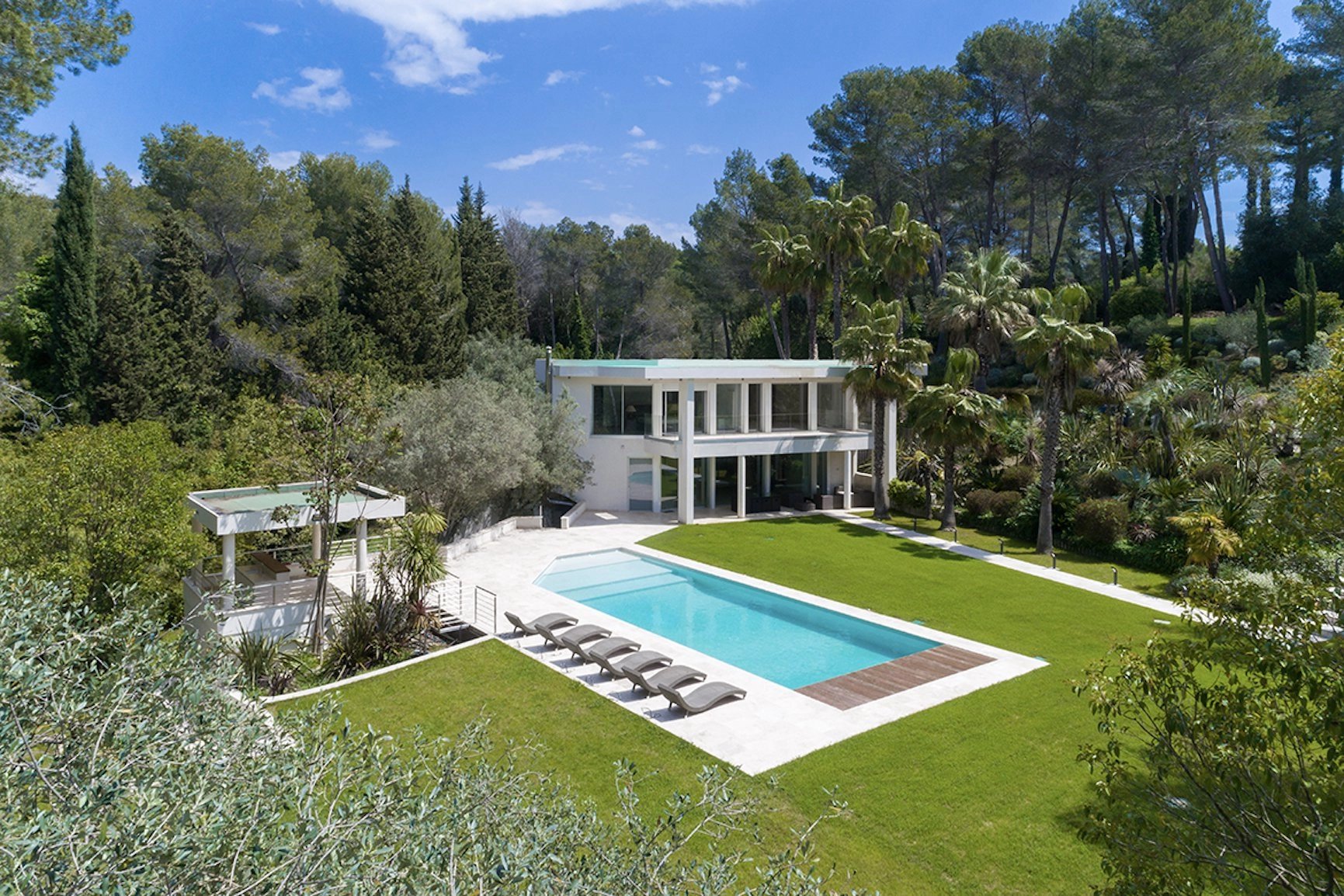 06250 MOUGINS VILLA