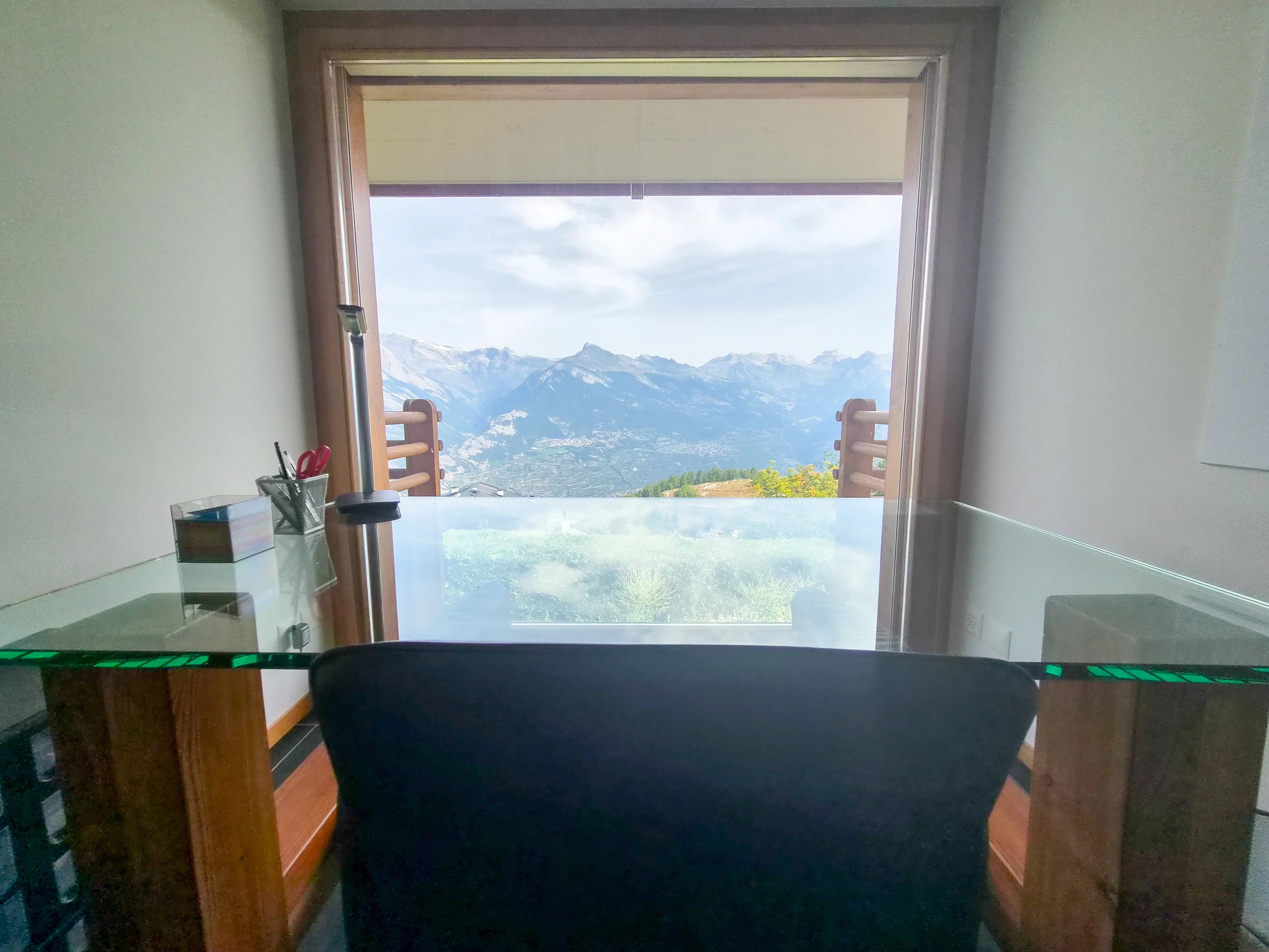 Chalet d'exception au bord du bisse et proche des pistes de skis, à Nendaz !