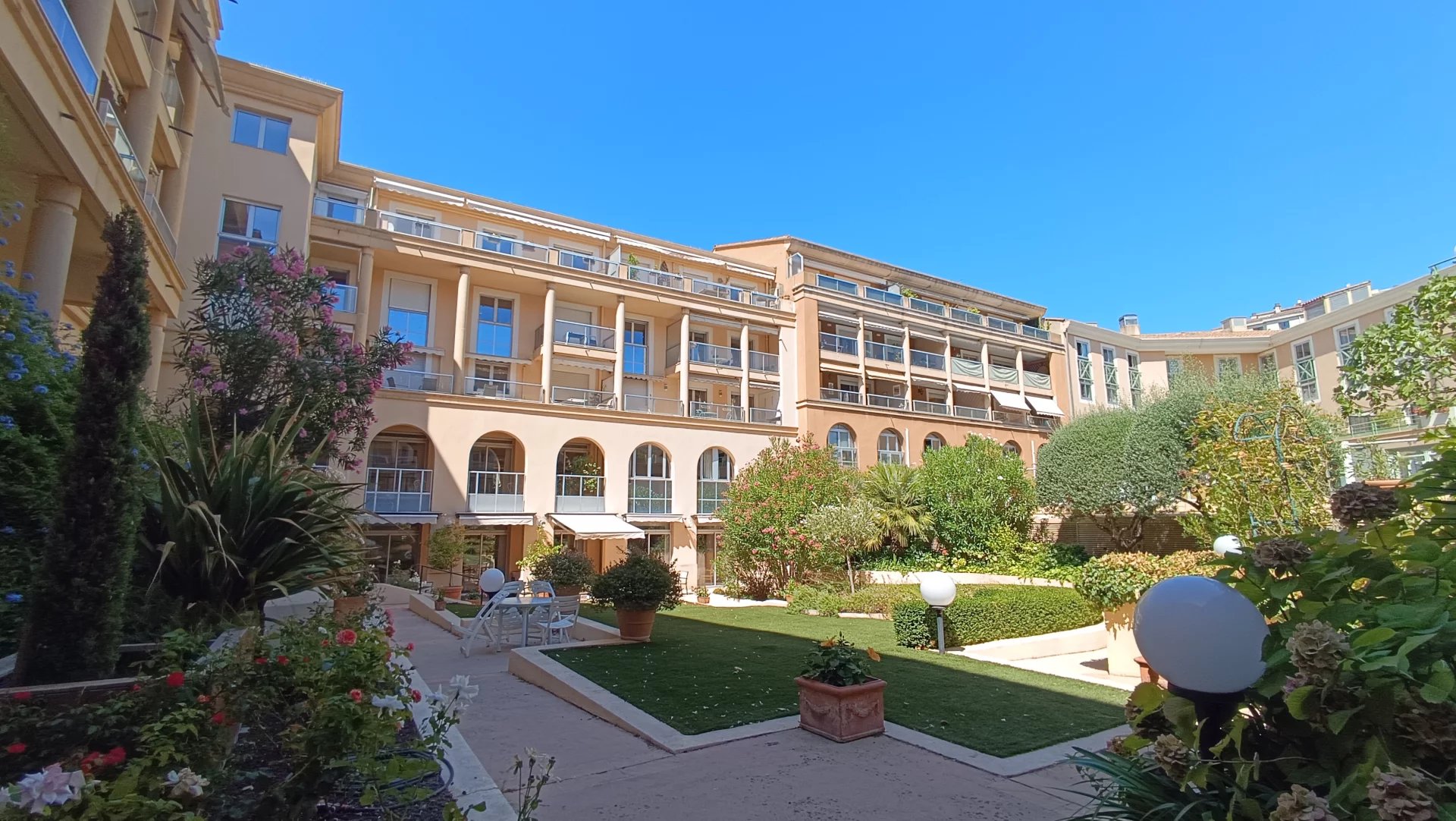2 Pièces Résidence Services de prestige Les Hespérides à Aix en Provence