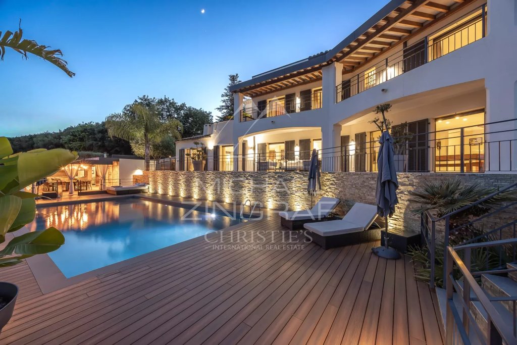 Villa for sale in Cagnes sur mer — Gated estate and panoramical sea view