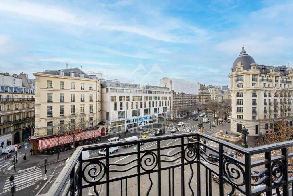 Apartment for sale in Paris — FOR SALE - 1-bedroom apartment - Rue Chauchat - Paris IX