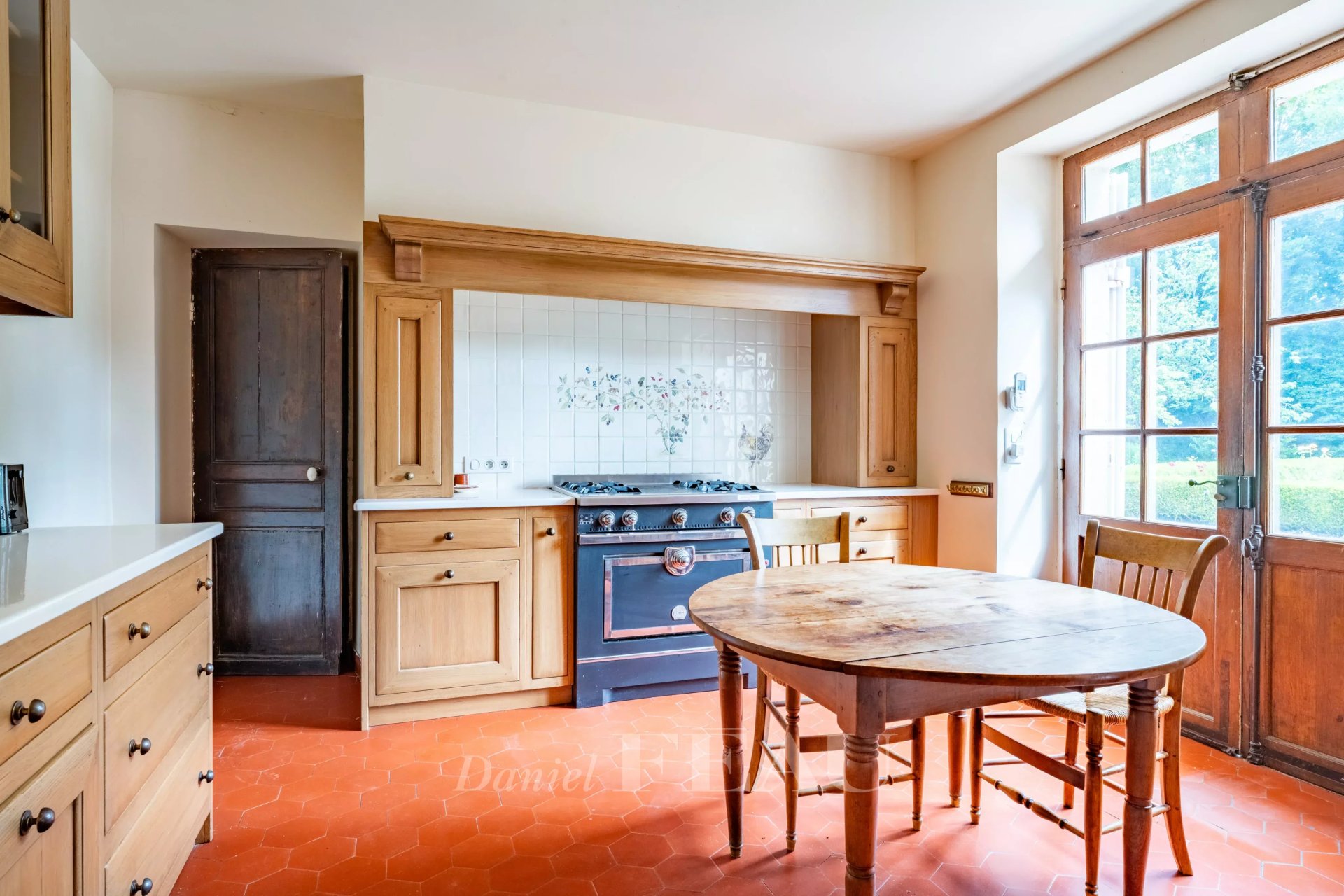 10 Bedroom Villa/Townhouse's Image 9