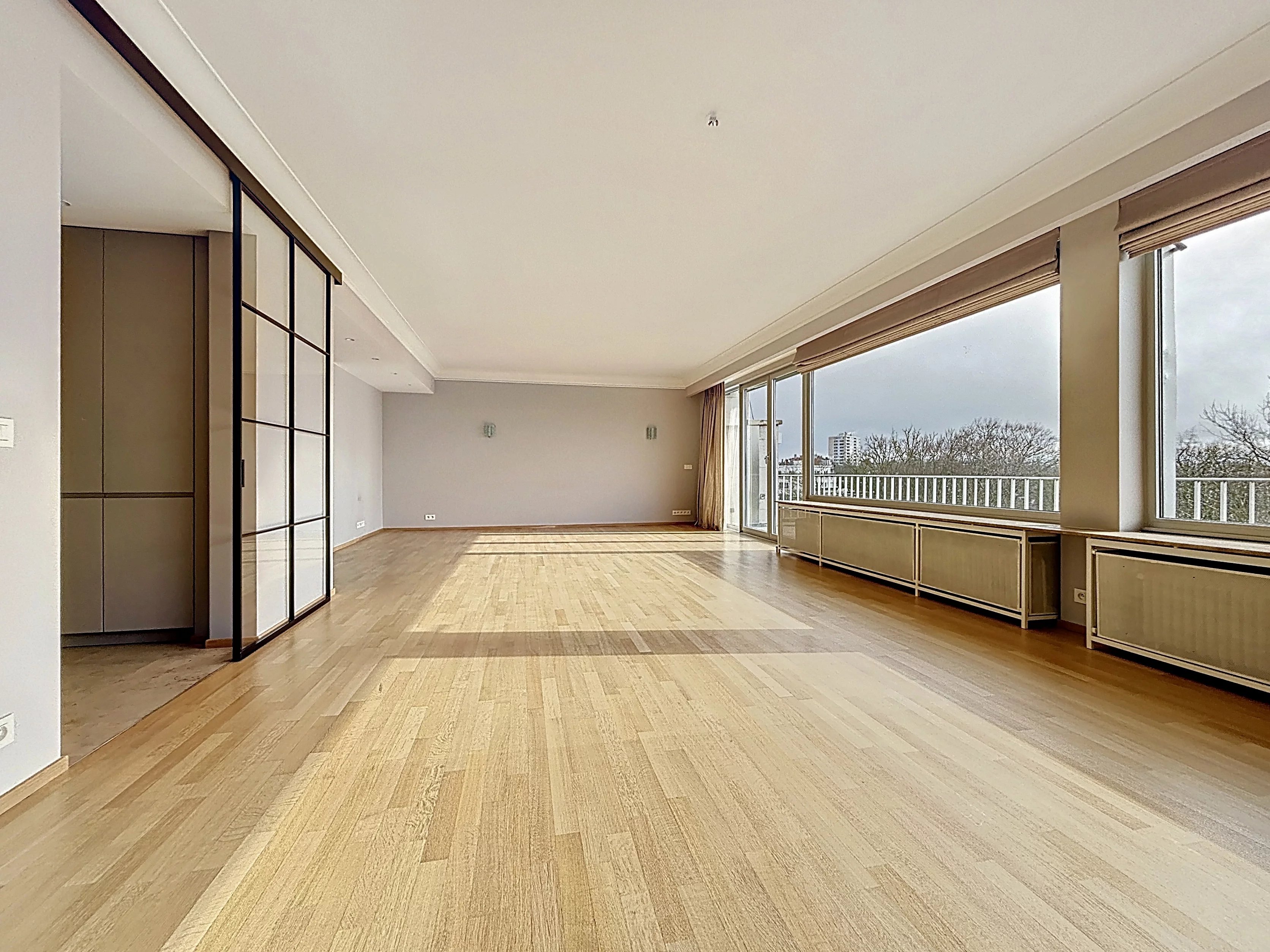 Renovated 4-bedroom penthouse 235 m2 + garage