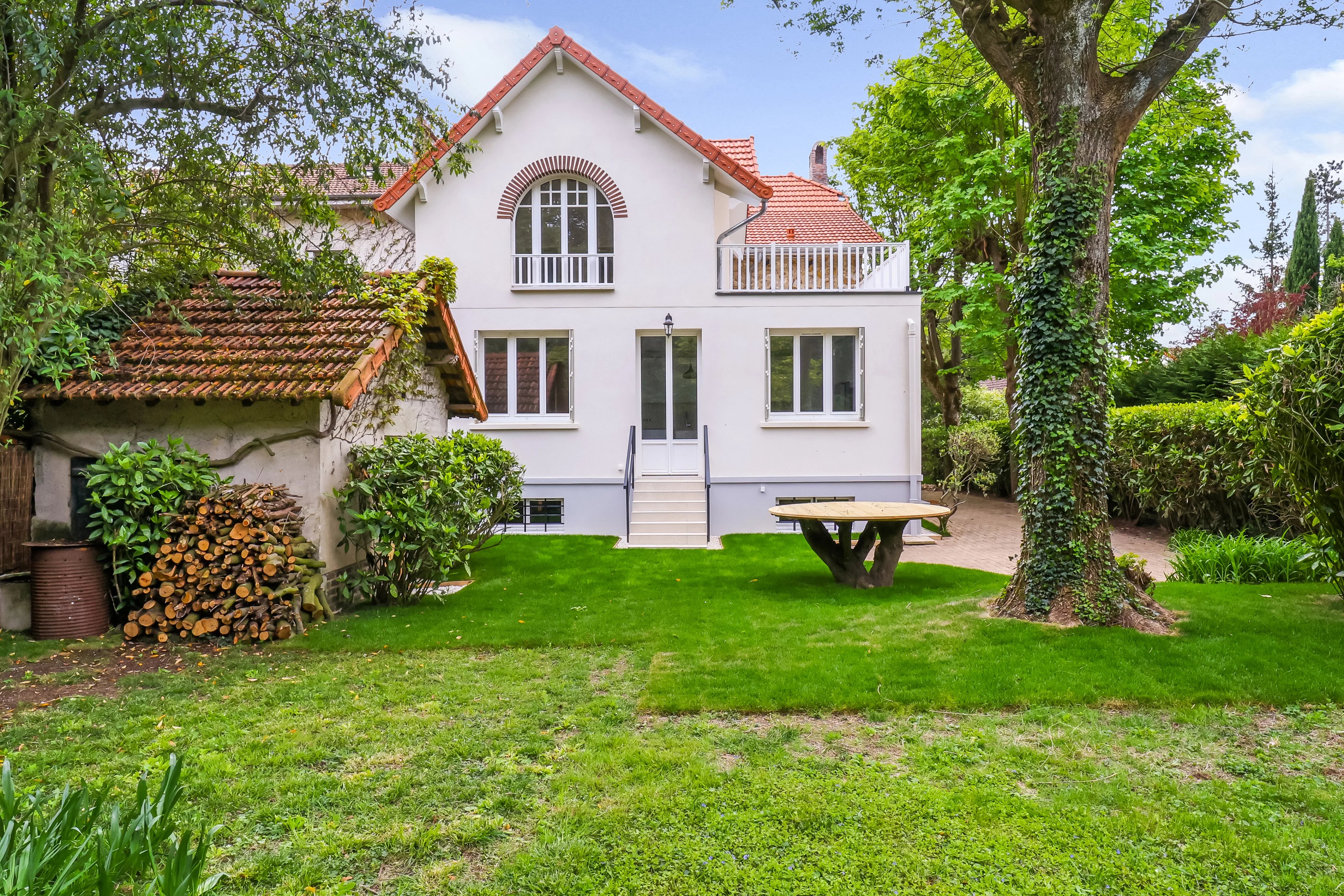 Maison familiale rénovée avec jardin piscinable – 4 chambres – Saint-Cloud (Montretout)