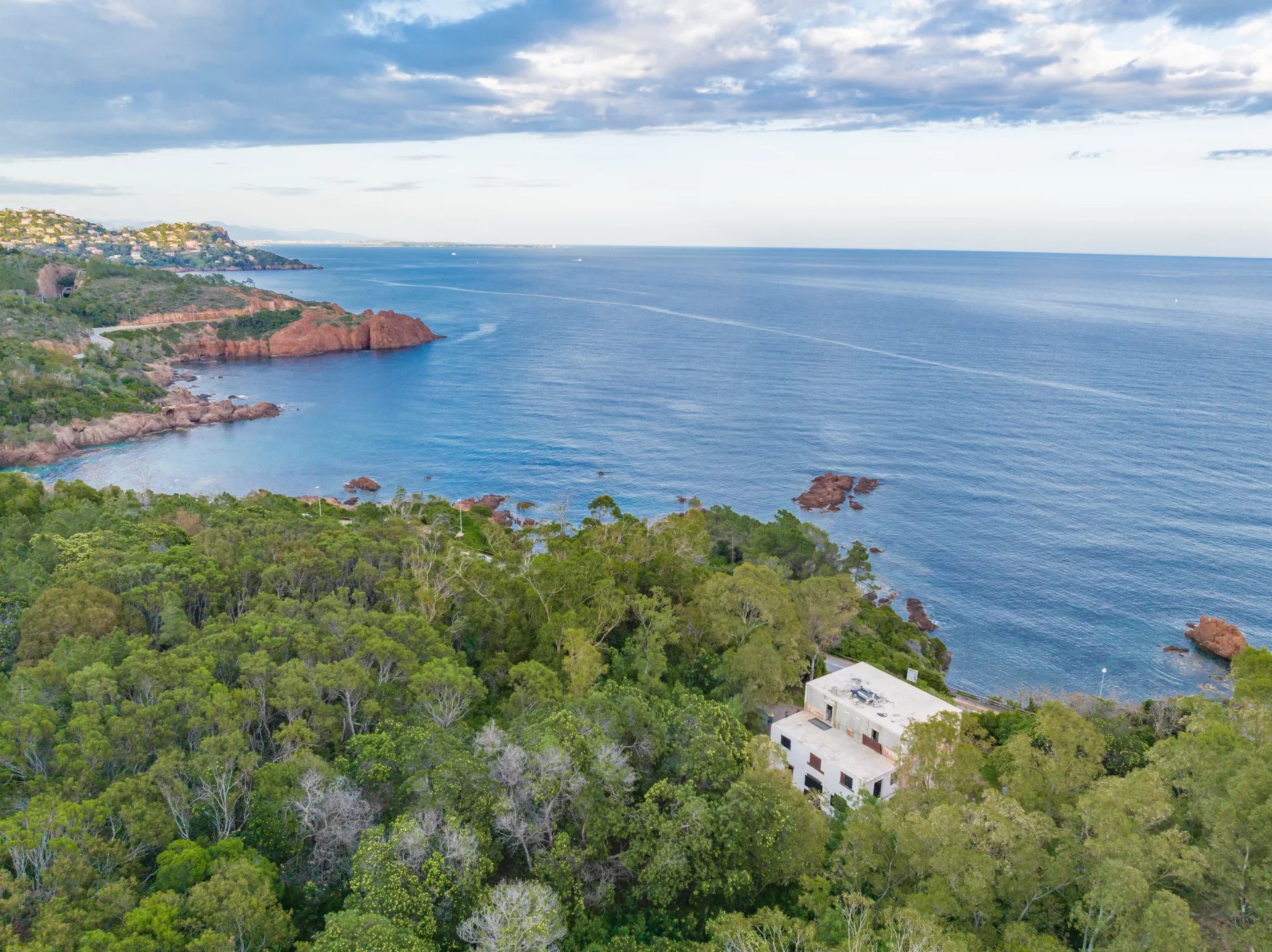 SAINT-RAPHAËL PROPRIÉTÉ EN FRONT DE MER À RÉHABILITER - Photo 2