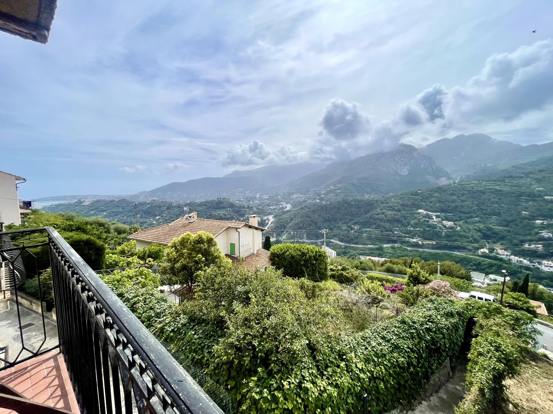 Castellar CASA DI PAESANA - terrazza - esposizione OVEST