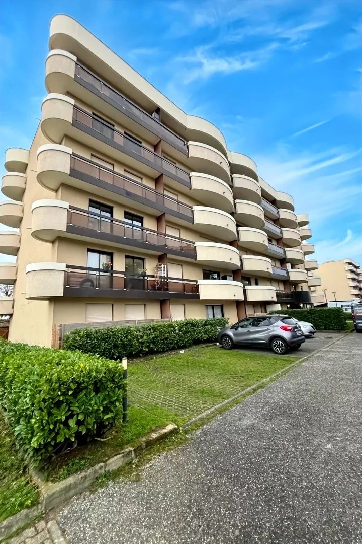 Bel appartement 63 m2 avec grand balcon 16 m2   Résidence sé