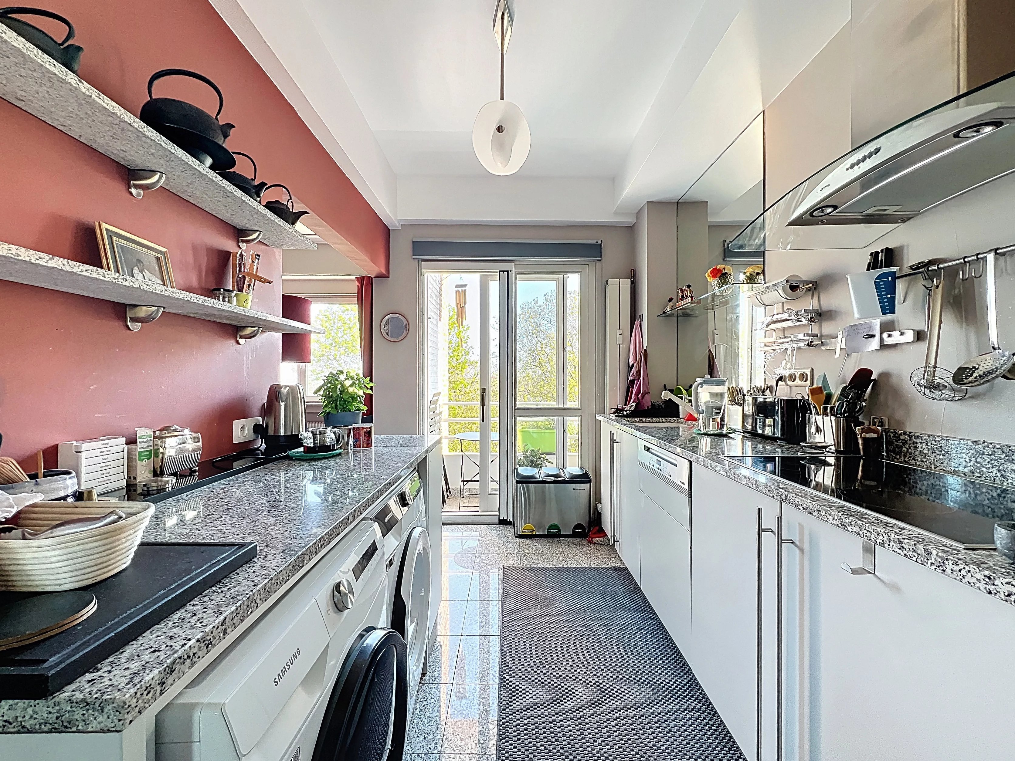 Mooi appartement met terrassen en parking