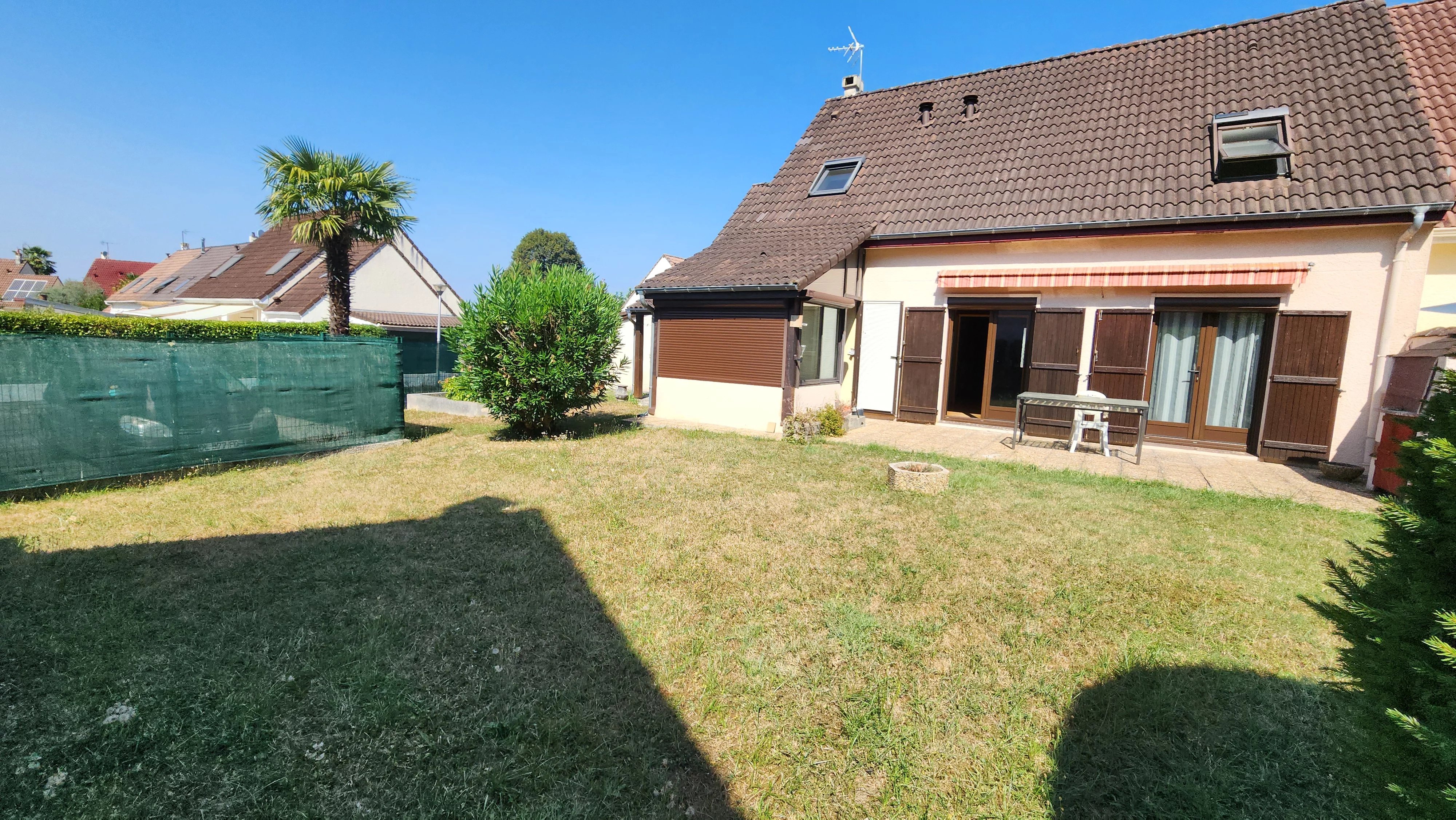 MAZERES LEZONS, A VENDRE Maison 122 m² sur 453 m² de terrain, garage, carport