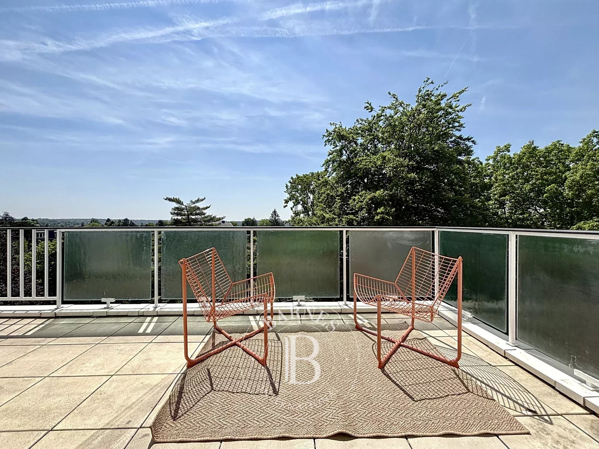 ONDER BOD - UCCLE - Prachtig gerenoveerd appartement, terras op het zuiden