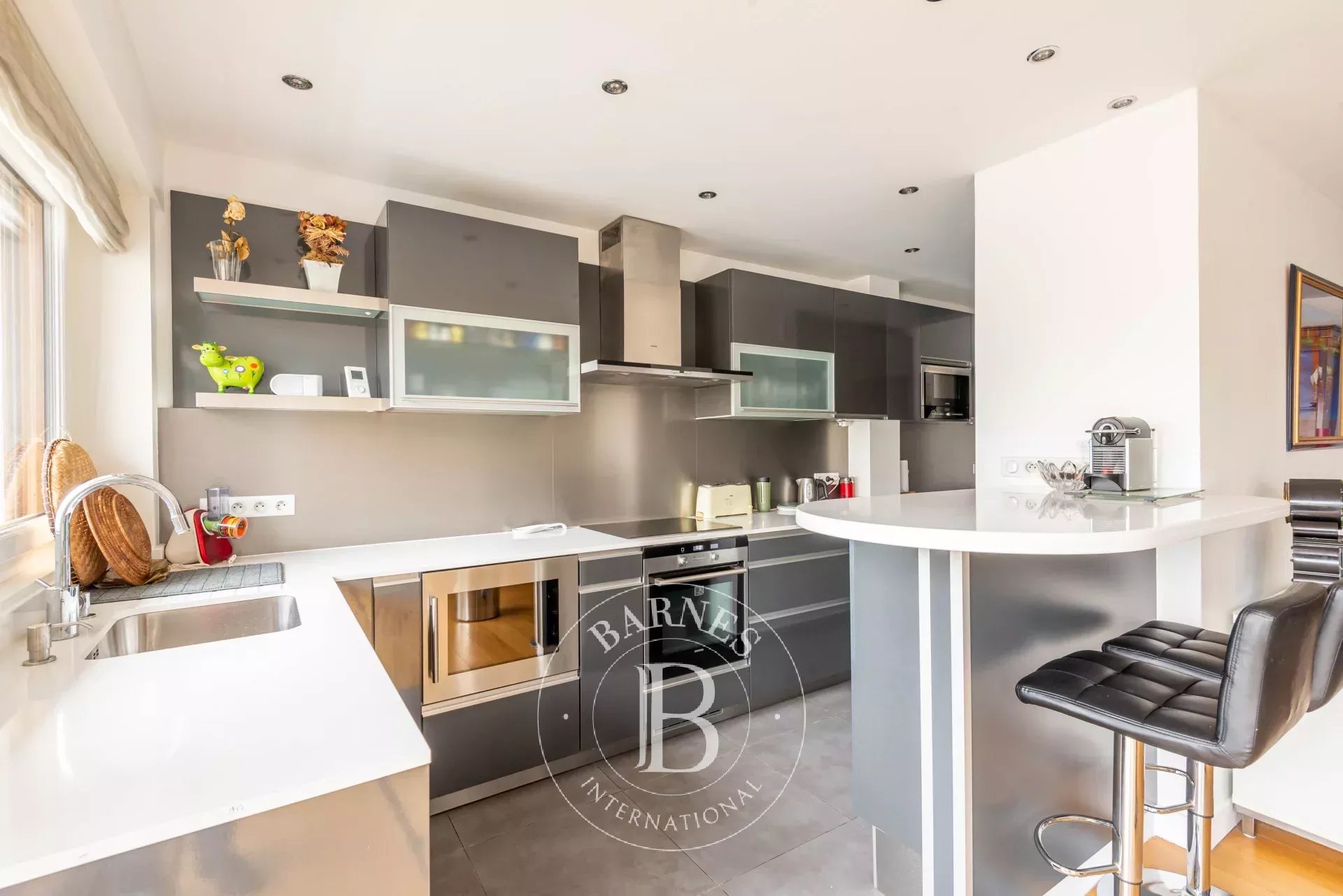 Neuilly - Edouard Nortier - 3rd floor apartment - 2 bedrooms