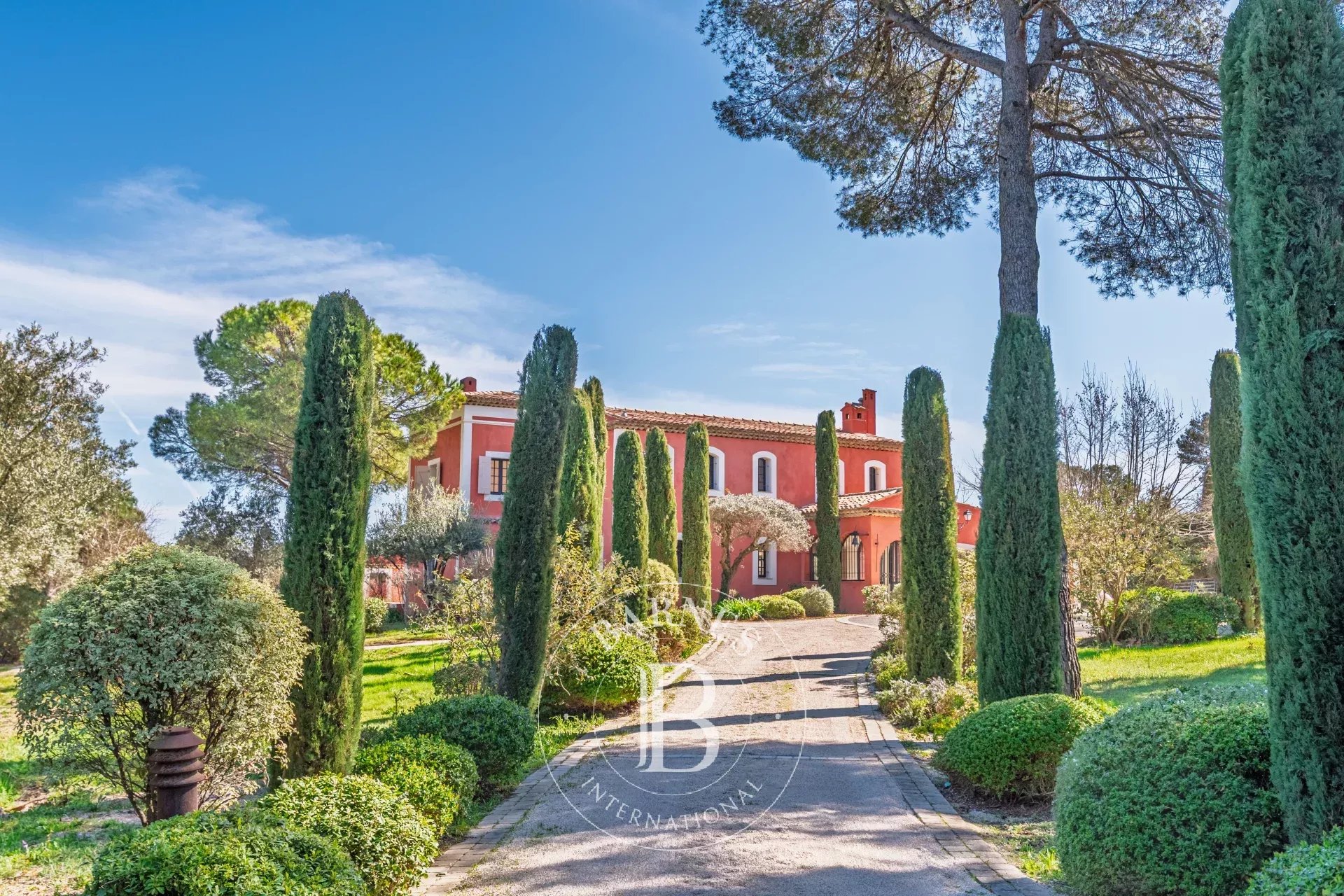 Castellaras - Sought-after area - Superb renovated property in a quiet environment