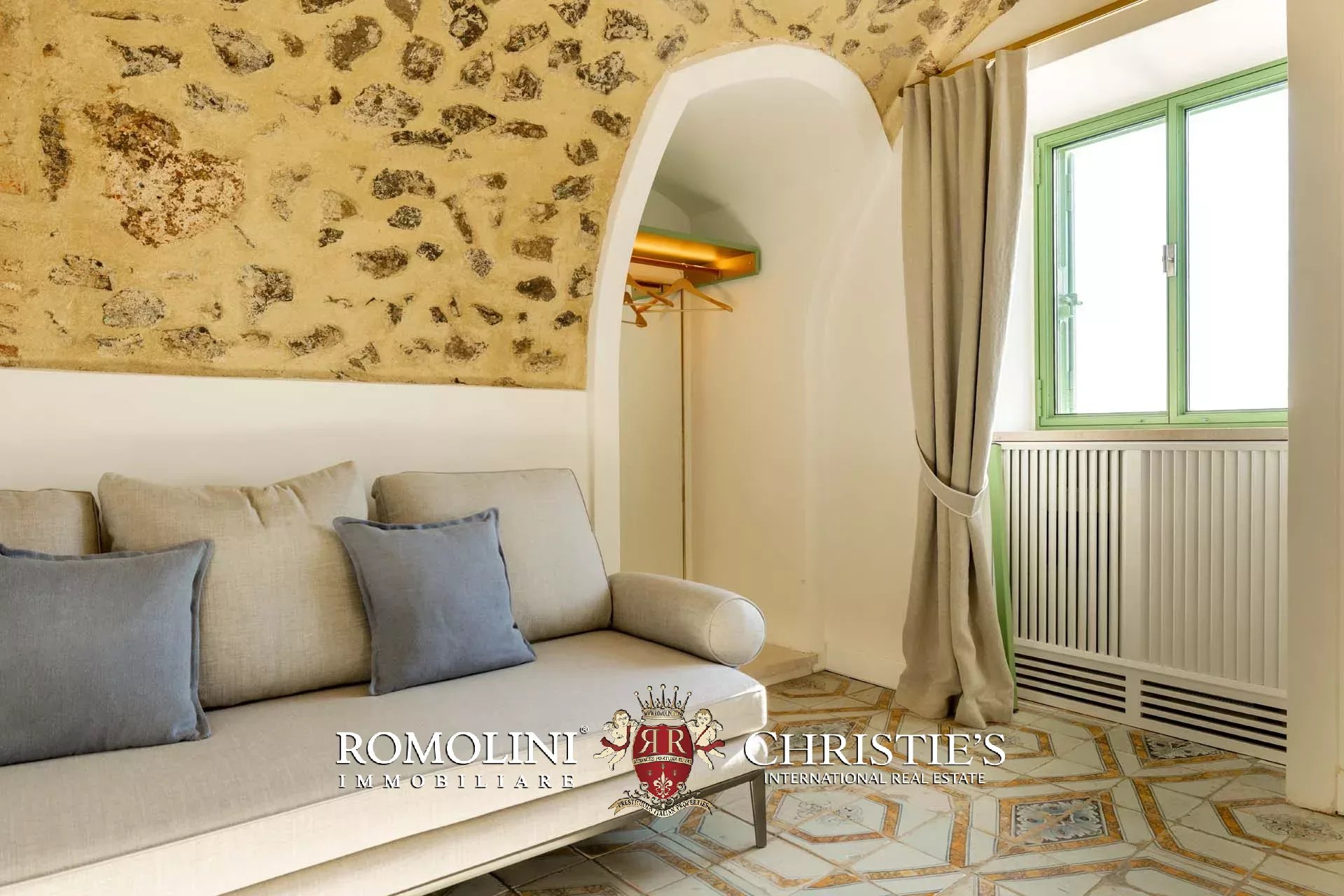 8 Bedroom Villa/Townhouse's Image 110