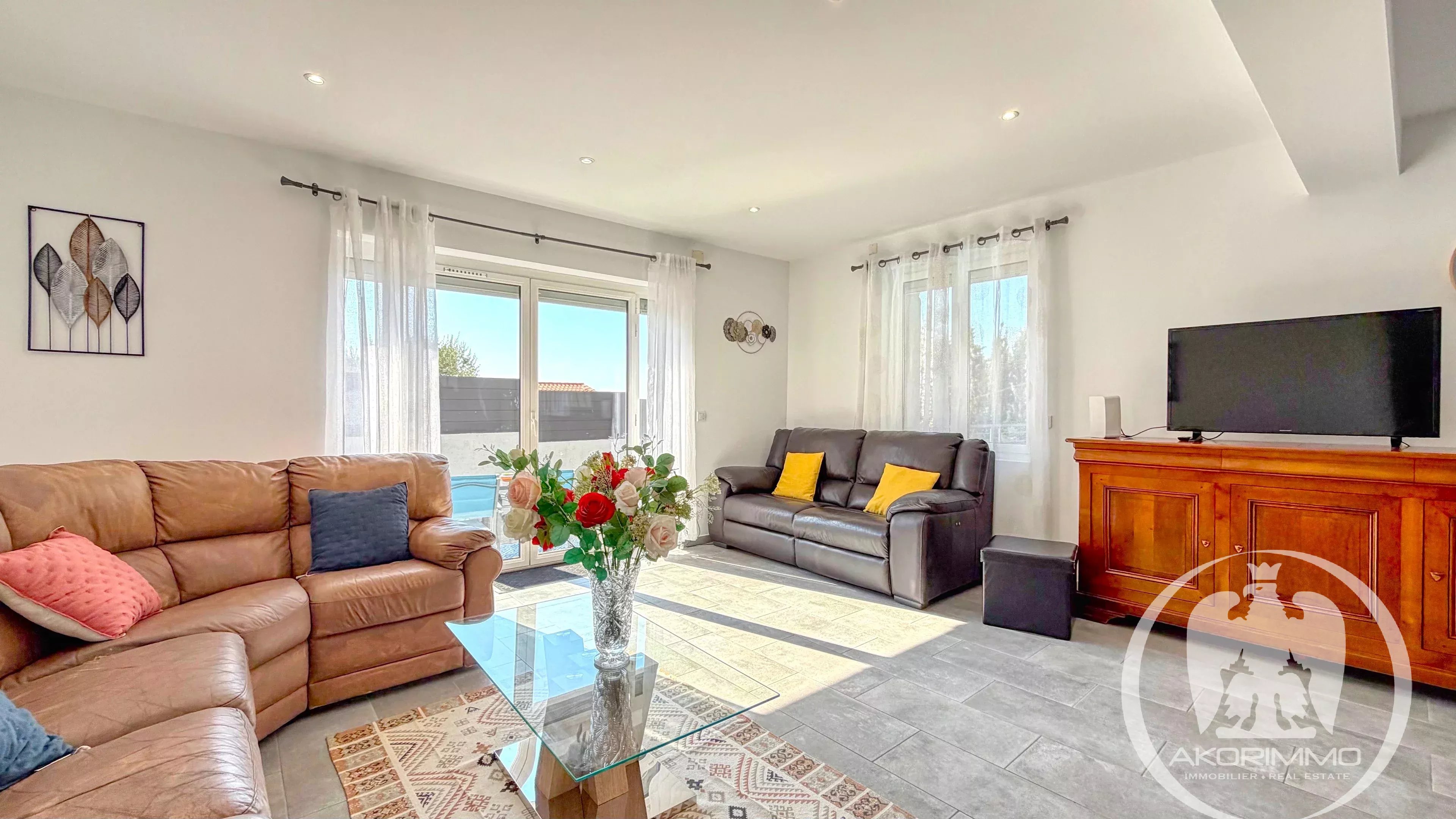 Maison  - 7 pièces  - 228.0 m2 -