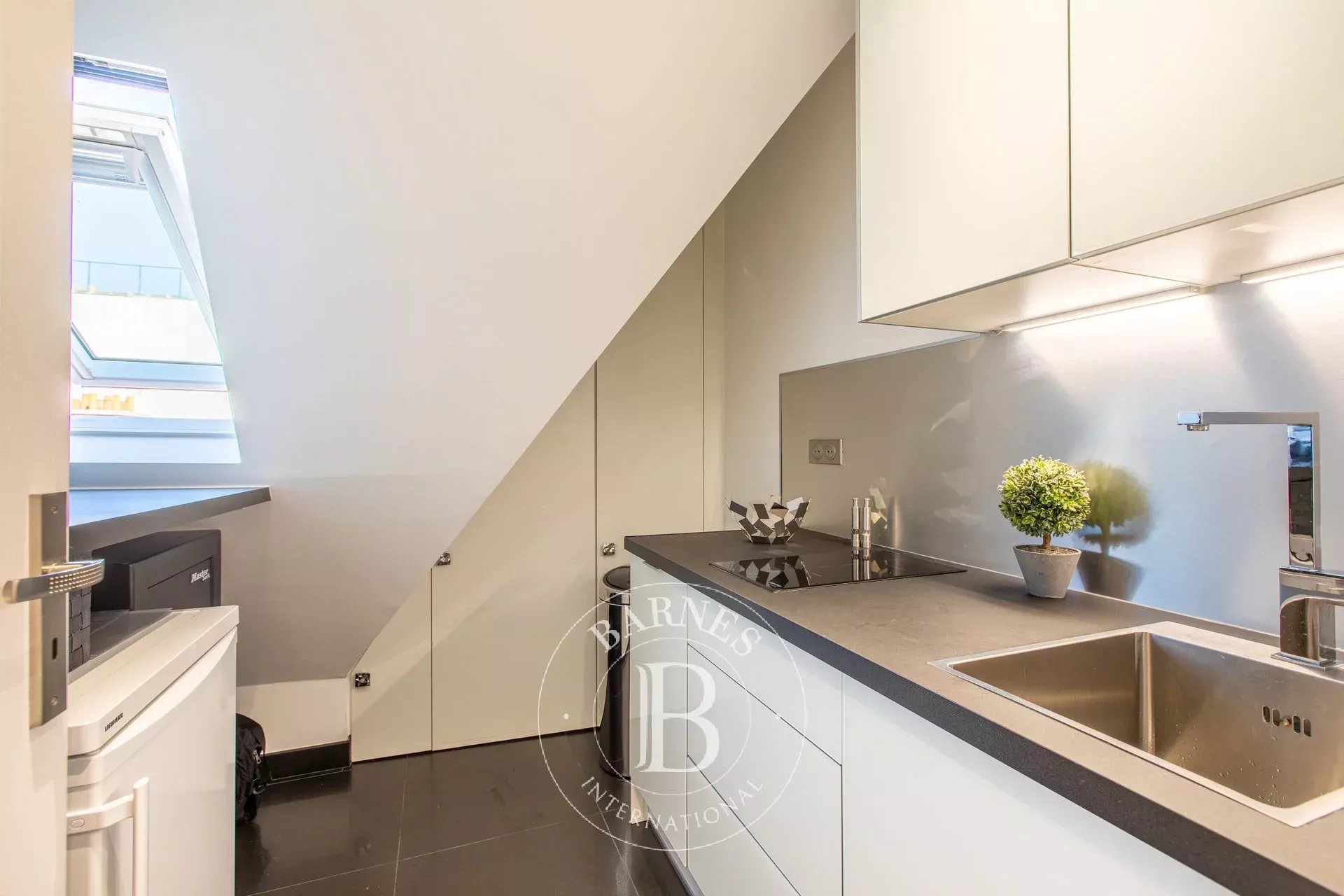 Daire Paris 8ème - picture 5