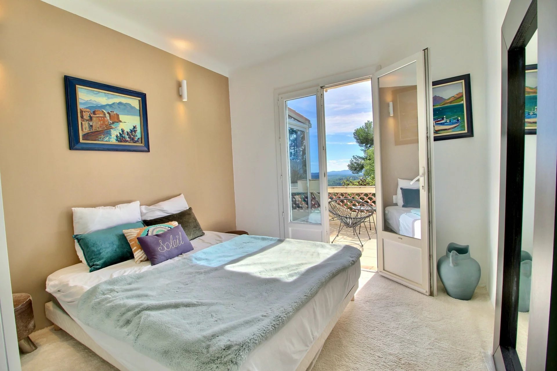 Renovated villa with studio, close to the village - Seillans