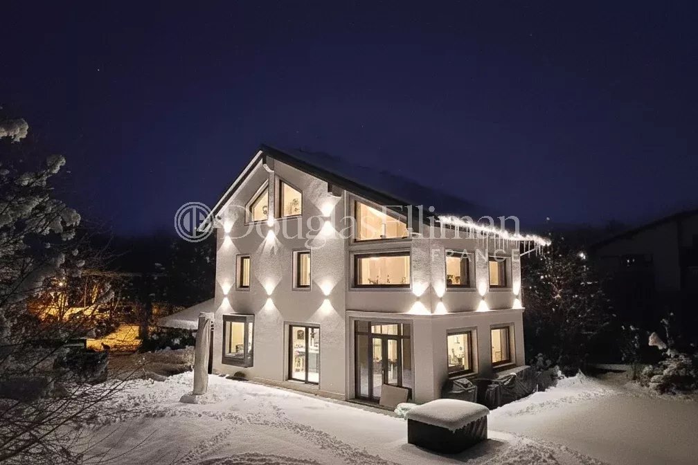 CHAMONIX – Beautifully renovated chalet in Les Praz - Picture n°2