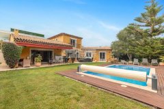 RESIDENTIAL NEIGHBOURHOOD I FAMILY HOUSE I HEATED POOL — photo 4 of 7