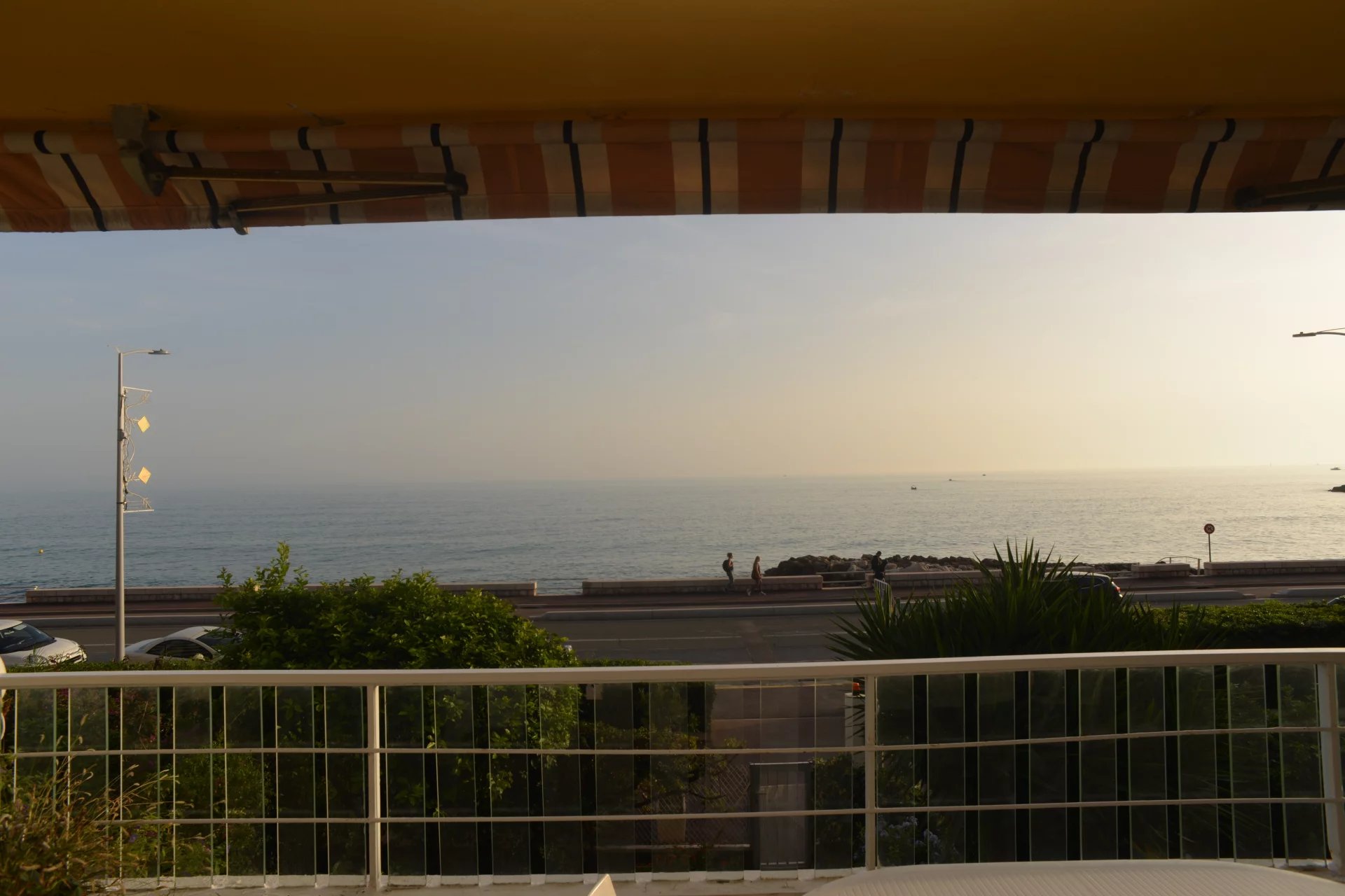 Menton Garavan, bord de mer avec terrasse, piscine, possibilité garage