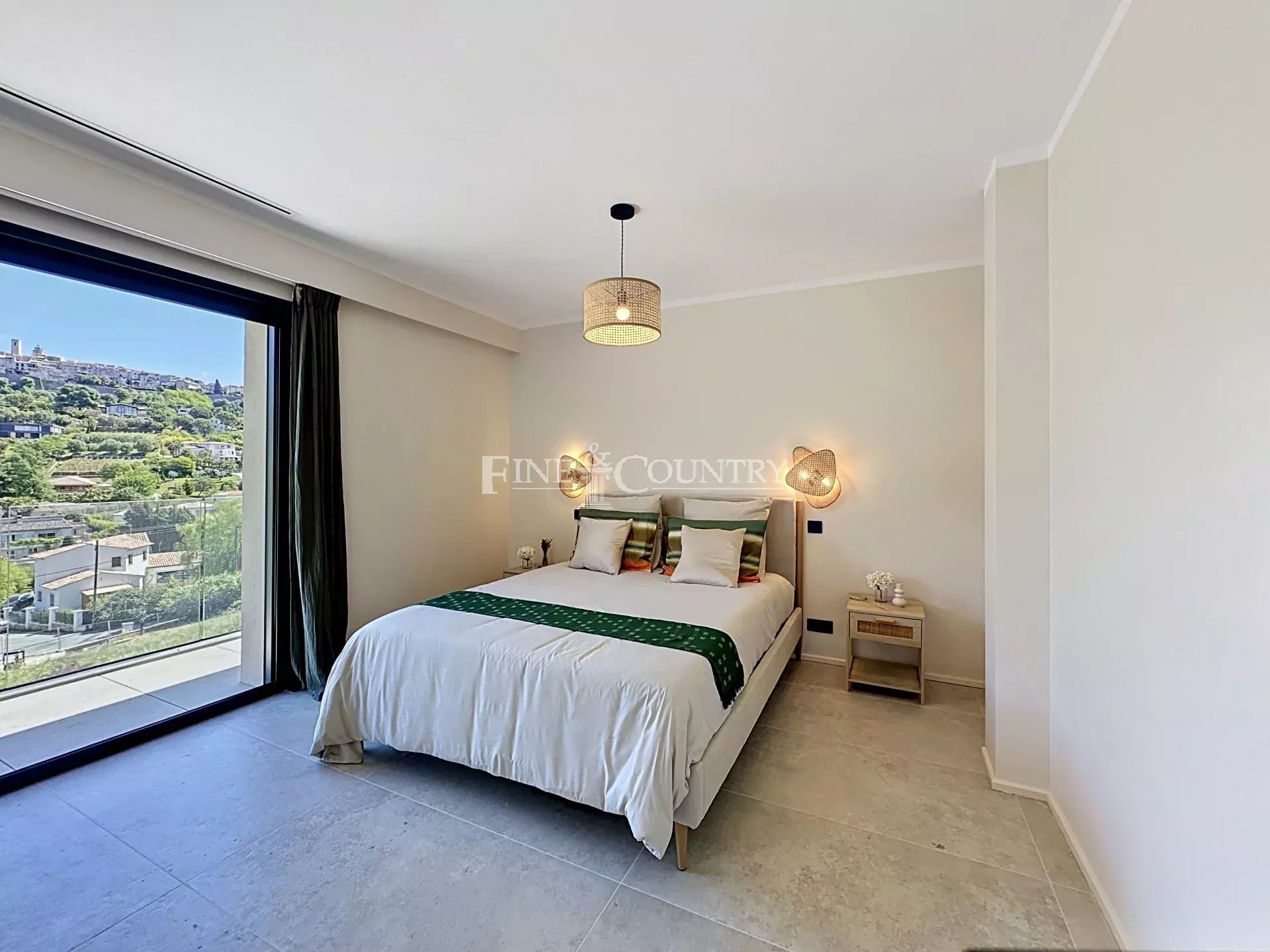 Photo of Villa in Saint-Paul-de-Vence for sale, village view