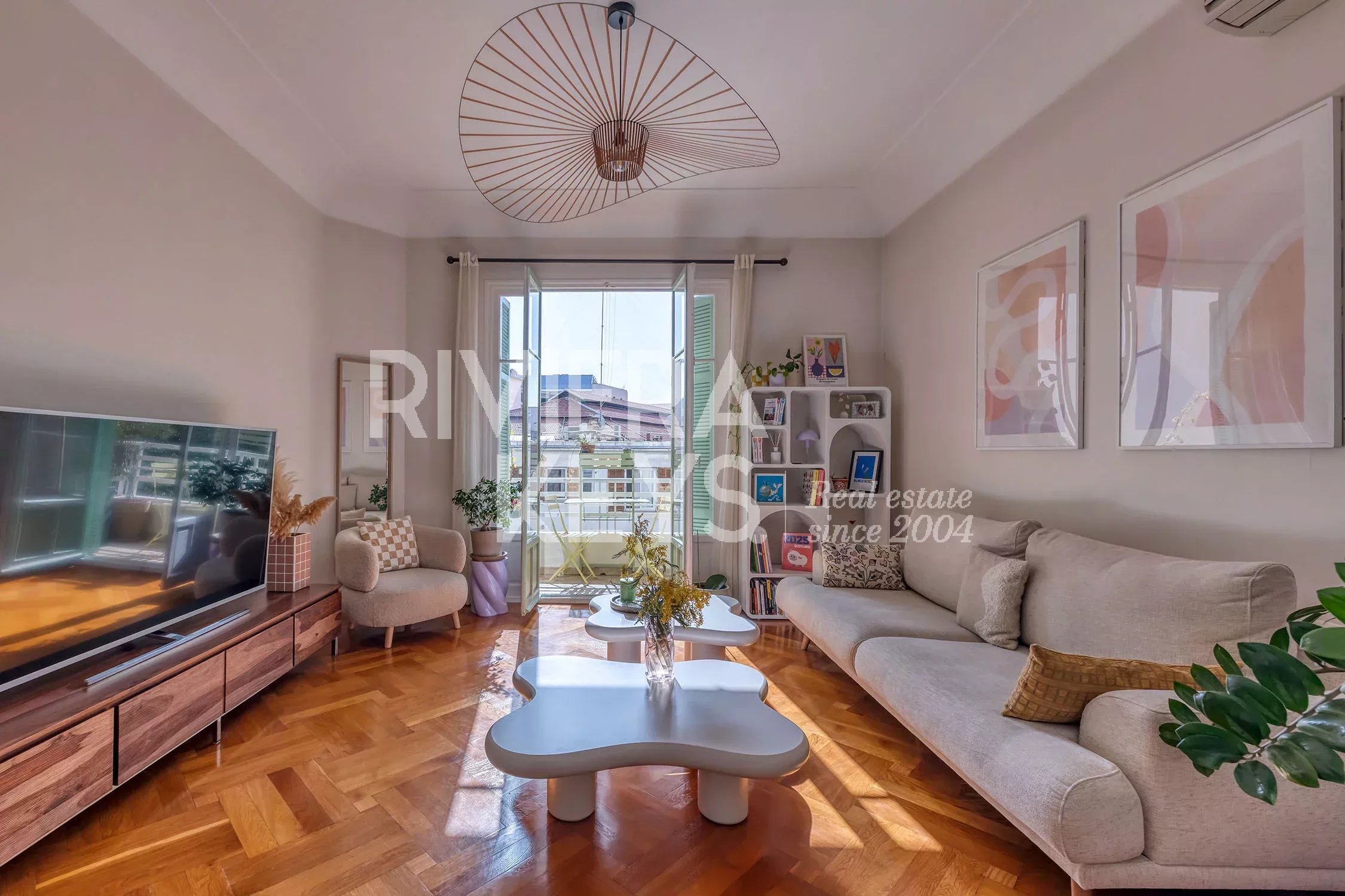 NICE – Carré d'Or: Magnifik renoverad 2-rumslägenhet med balkonger och extra sovrum