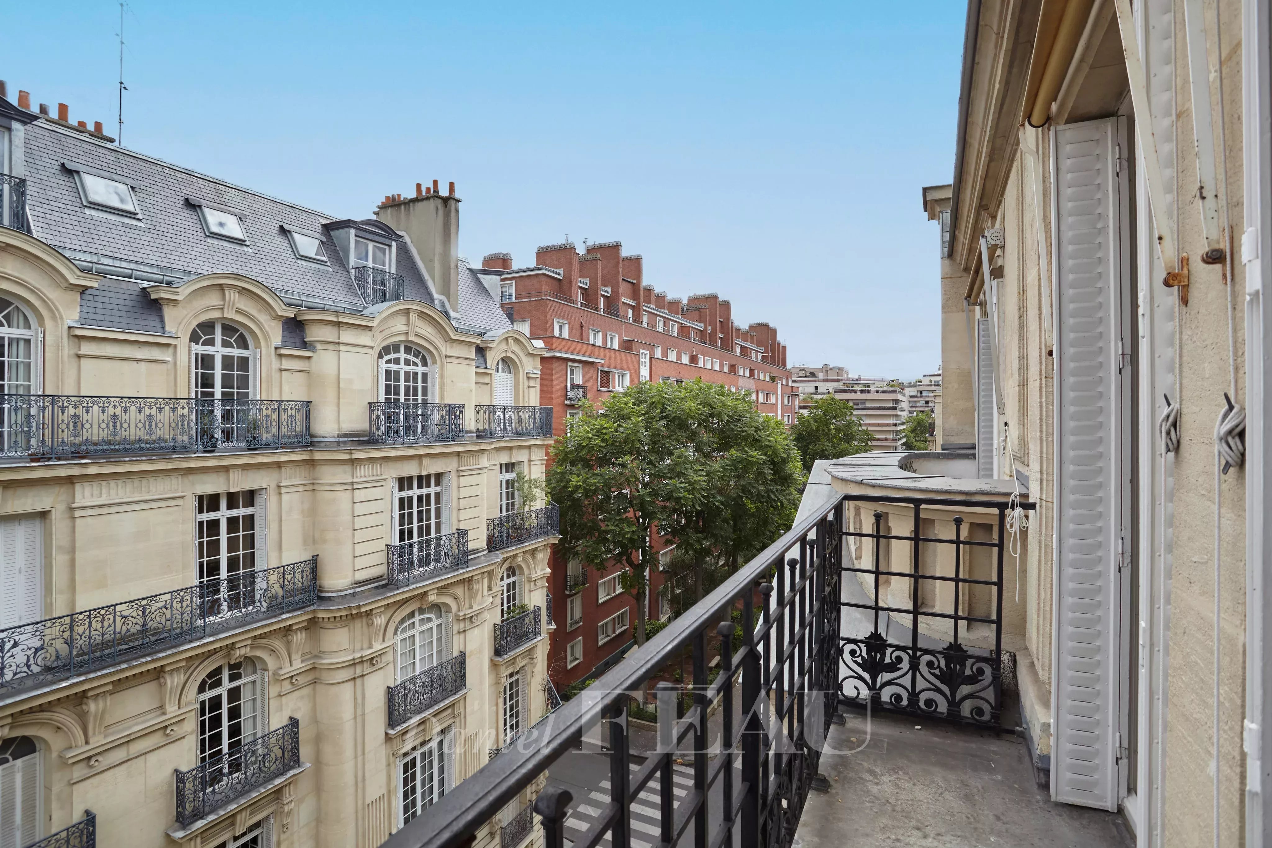 Sale Apartment Paris 17th
