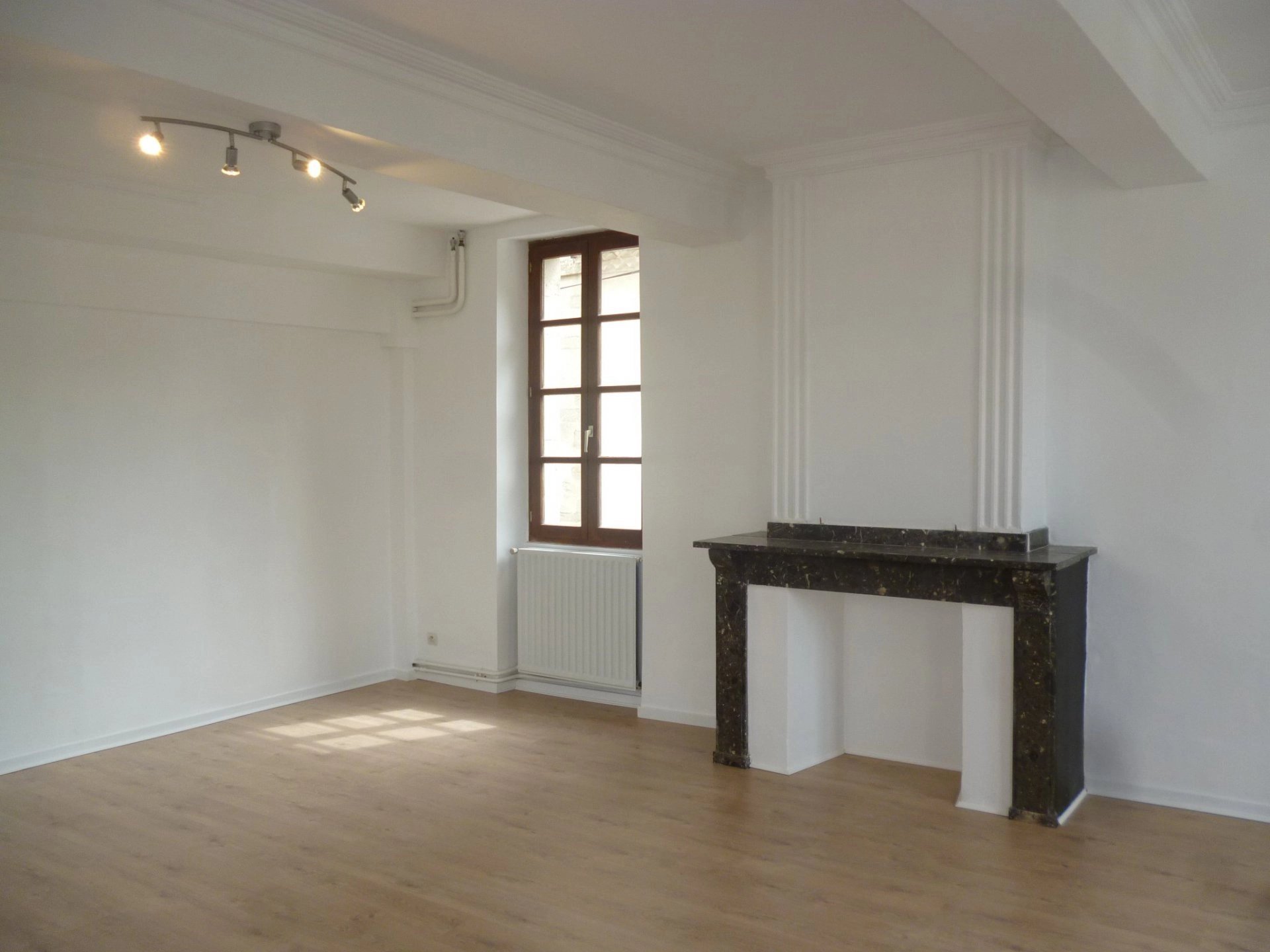 BEL APPARTEMENT T3  LUMINEUX DE 90 M2 CENTRE VILLE AU PREMIE