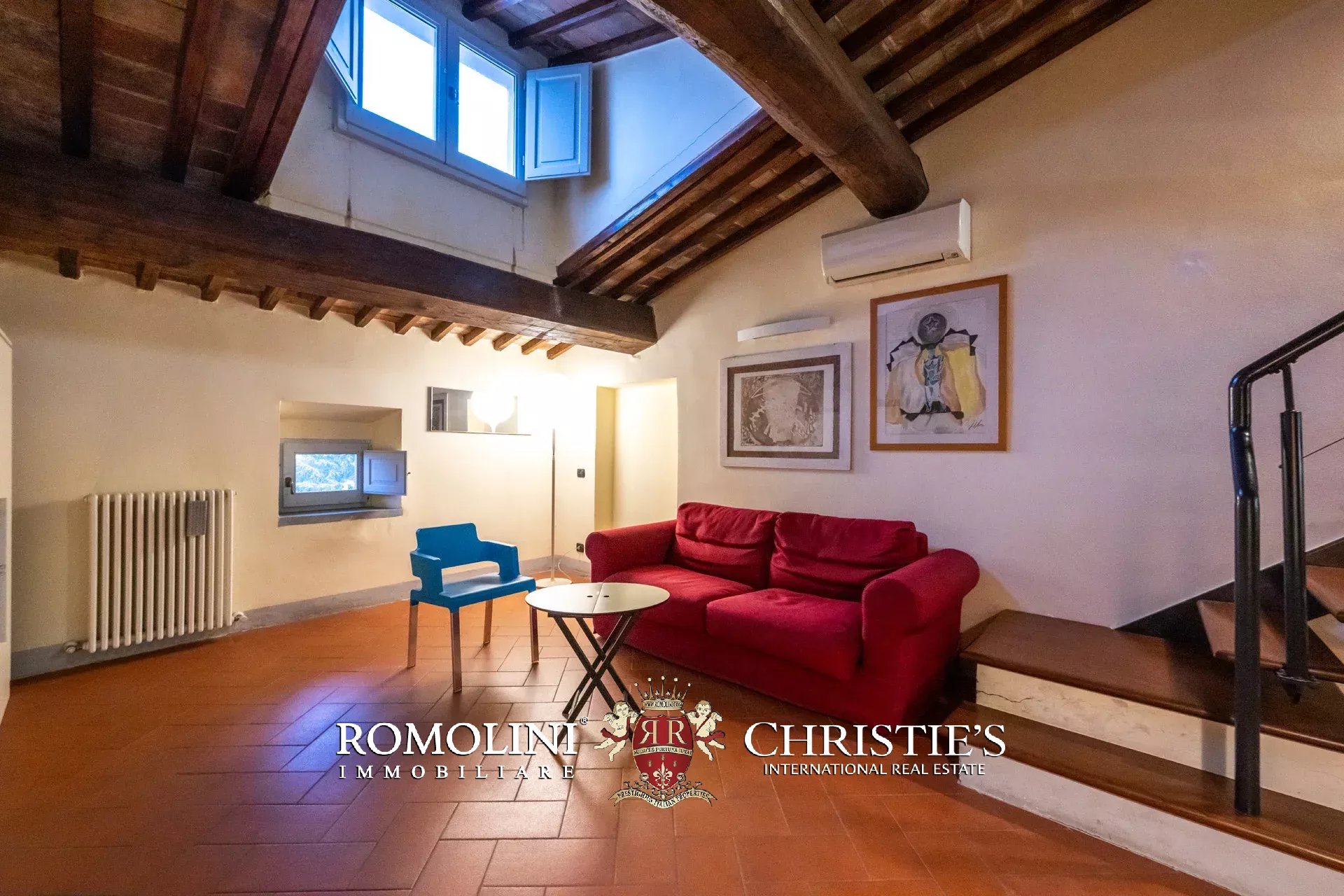 COZY 60-SQM PENTHOUSE FOR SALE IN THE HISTORICAL CENTER OF AREZZO