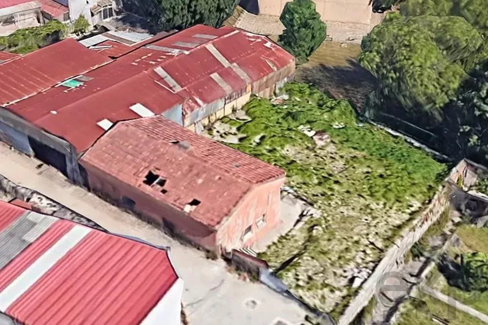 2 MORADIAS, ARMAZEM E TERRENO RÚSTICO