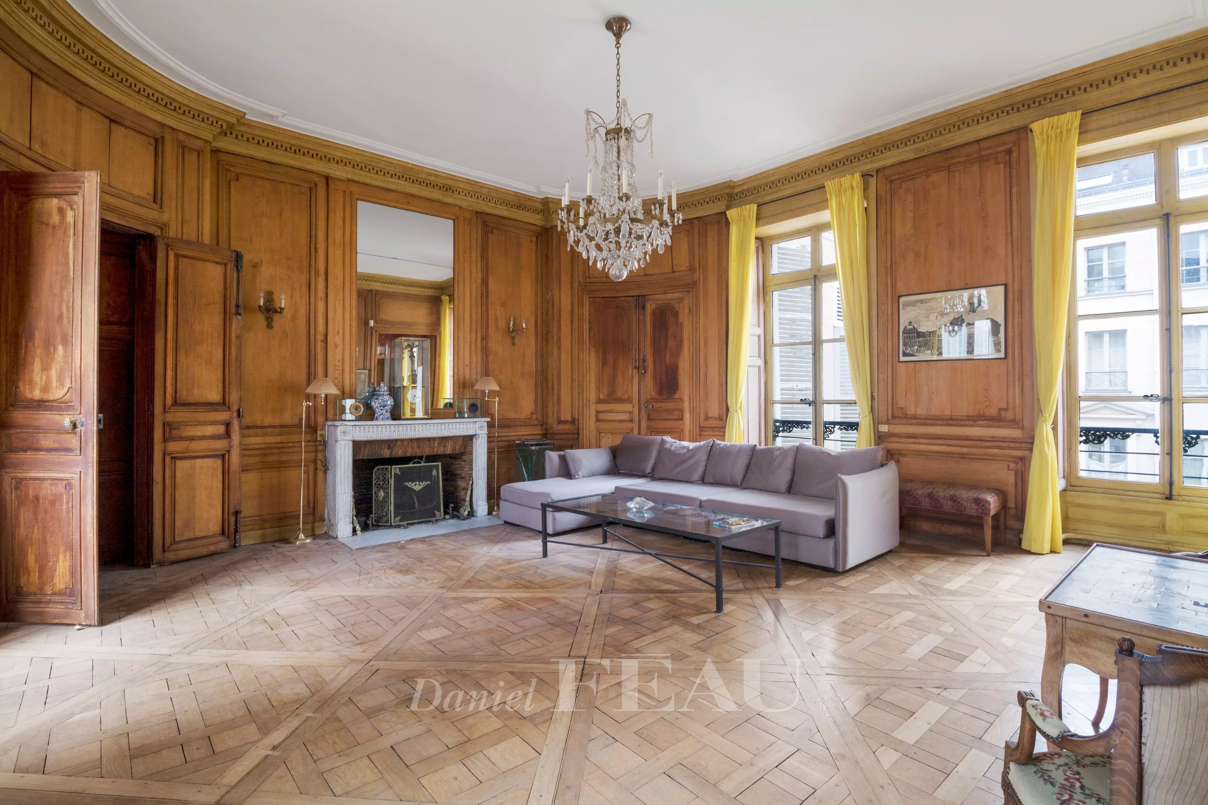 séjour avec parquet Versailles et boiseries