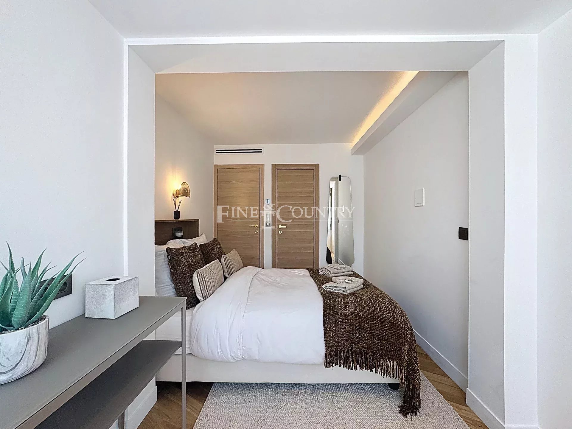 Photo of 3 BEDROOM APPARTEMENT  CANNES PALM BEACH