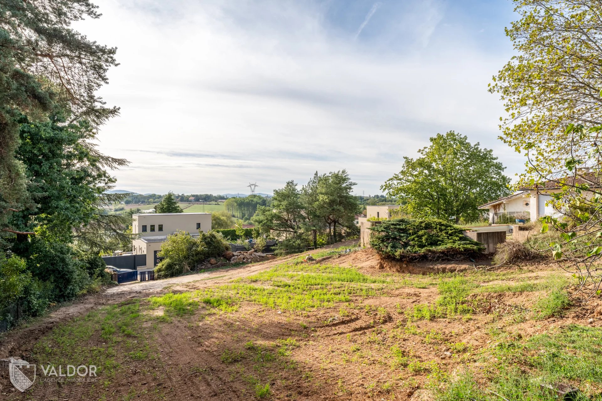 Terrain viabilisé avec vue dégagée : dernière opportunité!