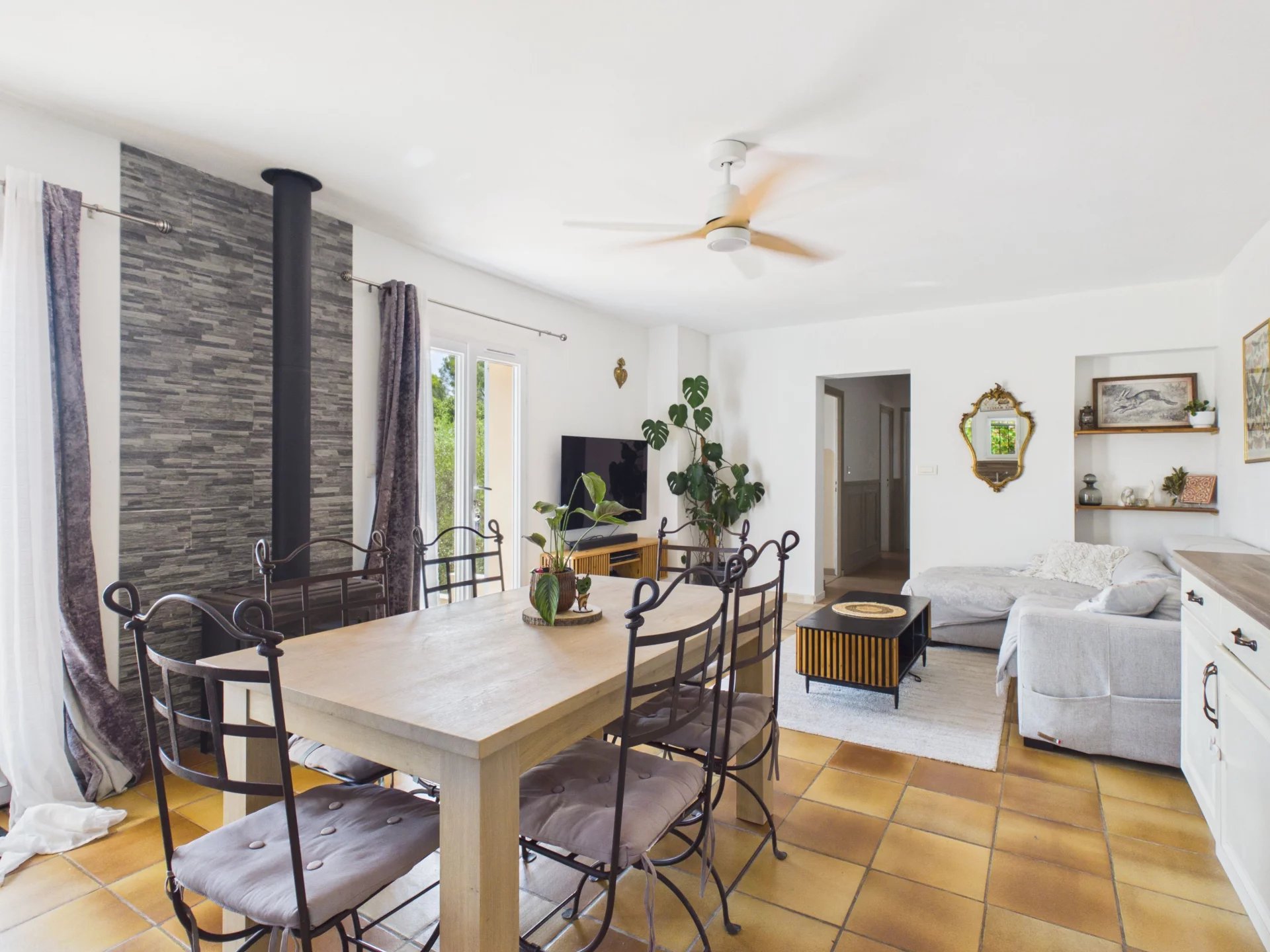 House with a view walking distance to the village - Seillans