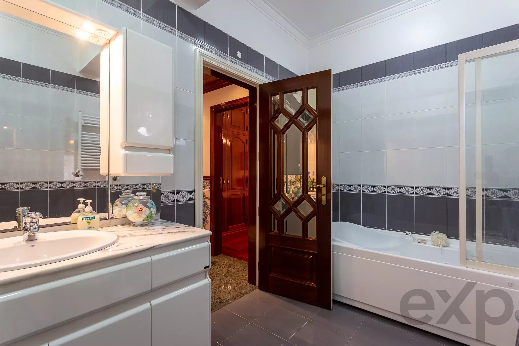 Prestigious Residence with Swimming Pool 87053100 image 36