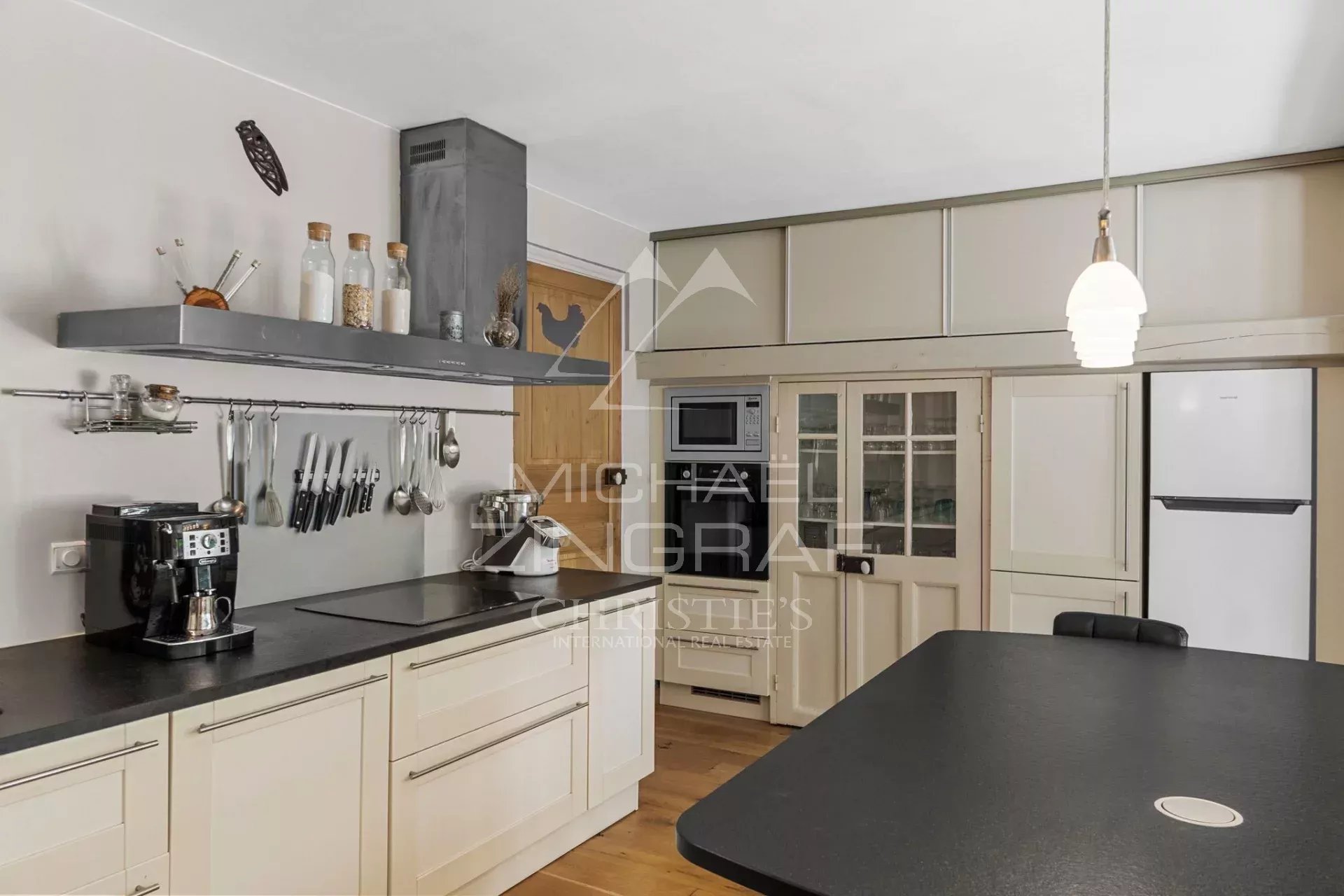 6 Bedroom Villa/Townhouse's Image 7