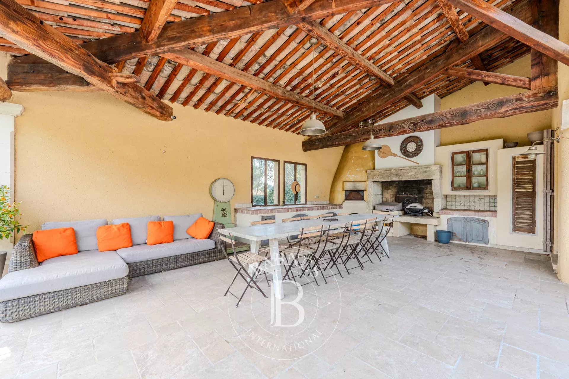 AIX-EN-PROVENCE NORTH - BASTIDE 250 SQM - 4 BEDROOMS - OFFICE - GARAGE - 6800 SQM GARDEN - SWIMMING POOL - picture 16