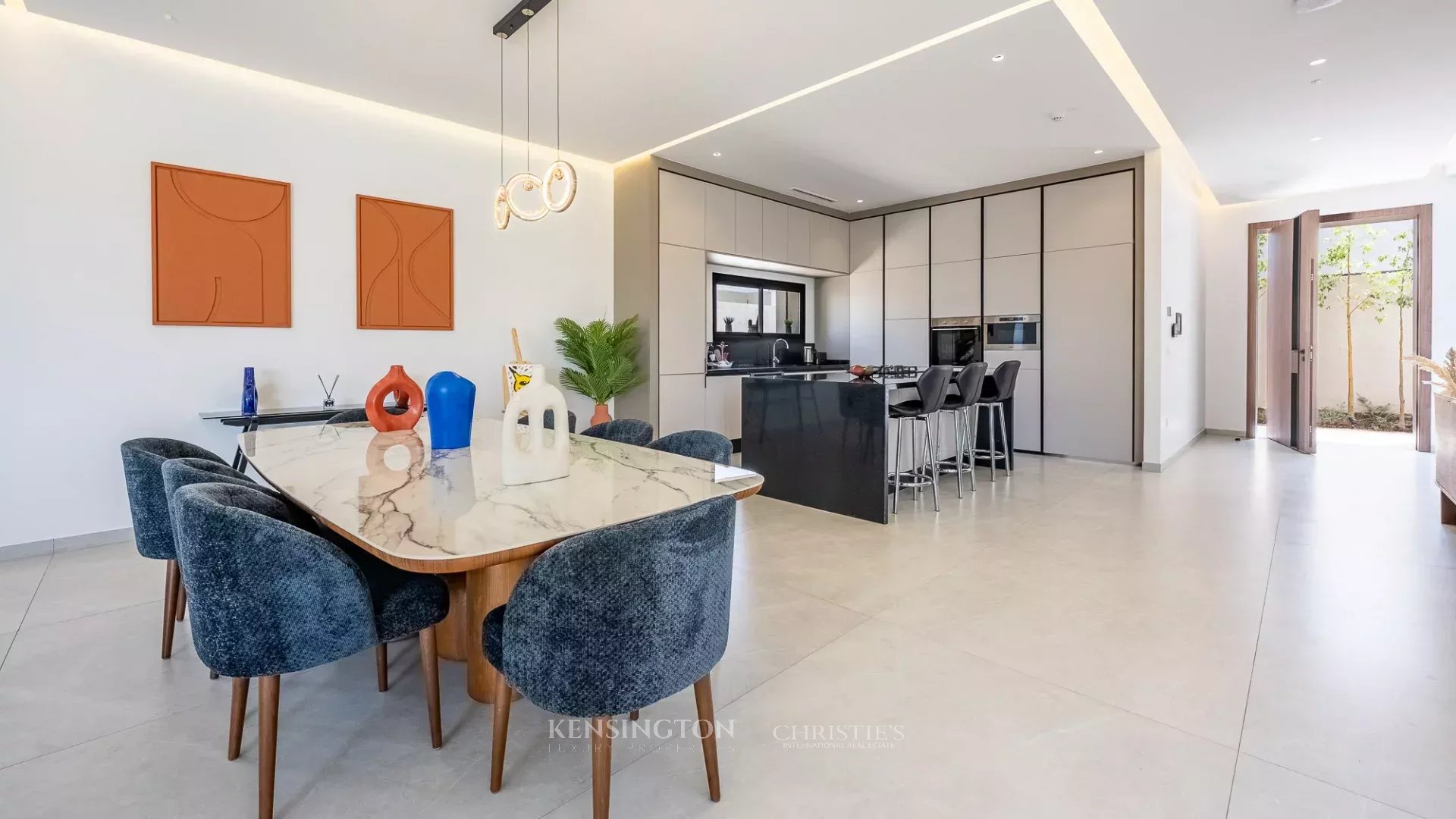 4 Bedroom Villa/Townhouse's Image 4